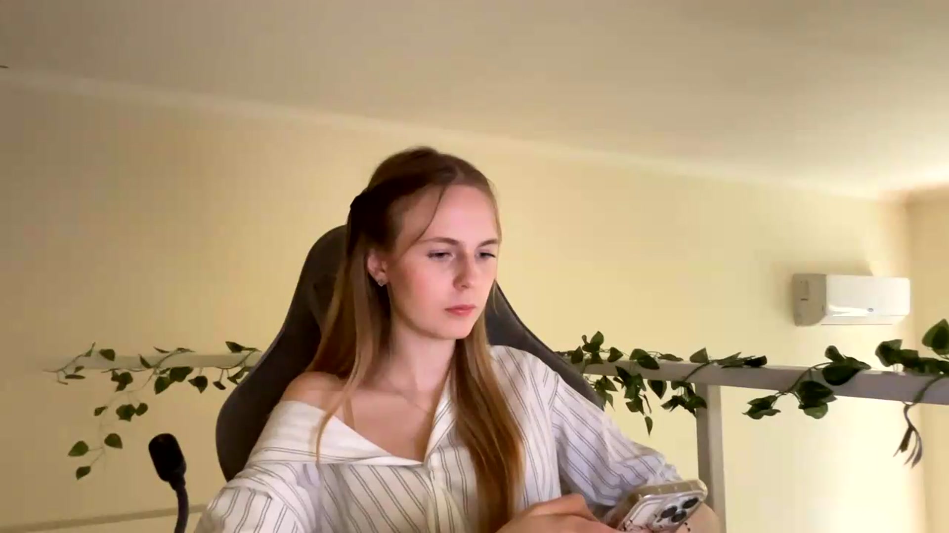 Gallery image thumbnail from SelinaMynx's myfreecams stream on, 06/22/2026, 14:01 image 19 of 20