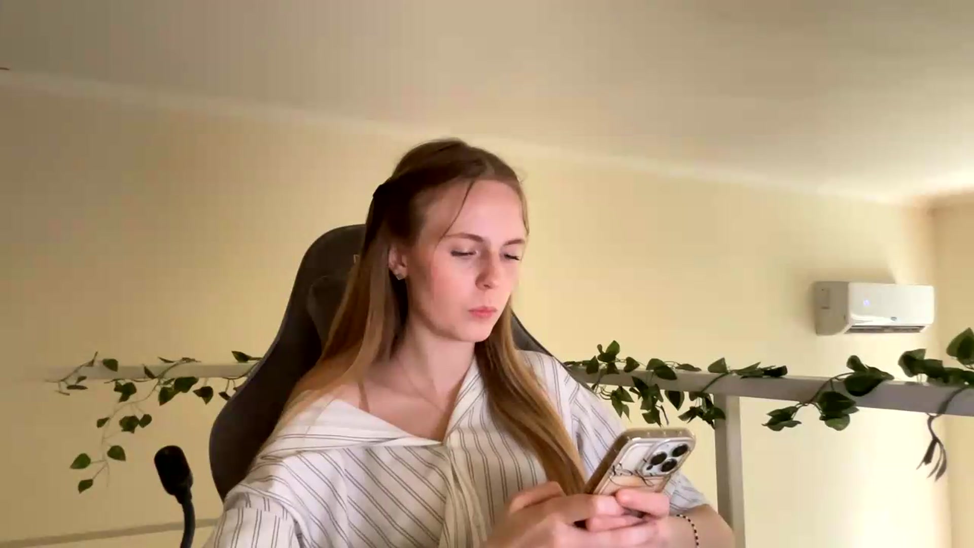 Gallery image thumbnail from SelinaMynx's myfreecams stream on, 06/22/2026, 14:01 image 14 of 20