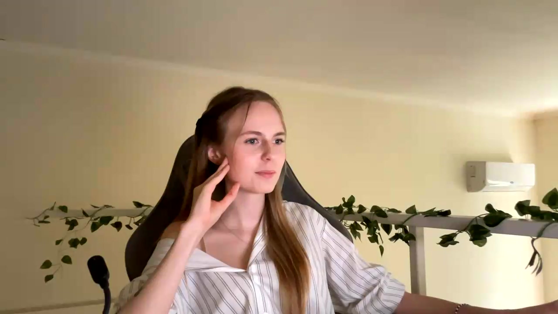 Gallery image thumbnail from SelinaMynx's myfreecams stream on, 06/22/2026, 14:01 image 18 of 20