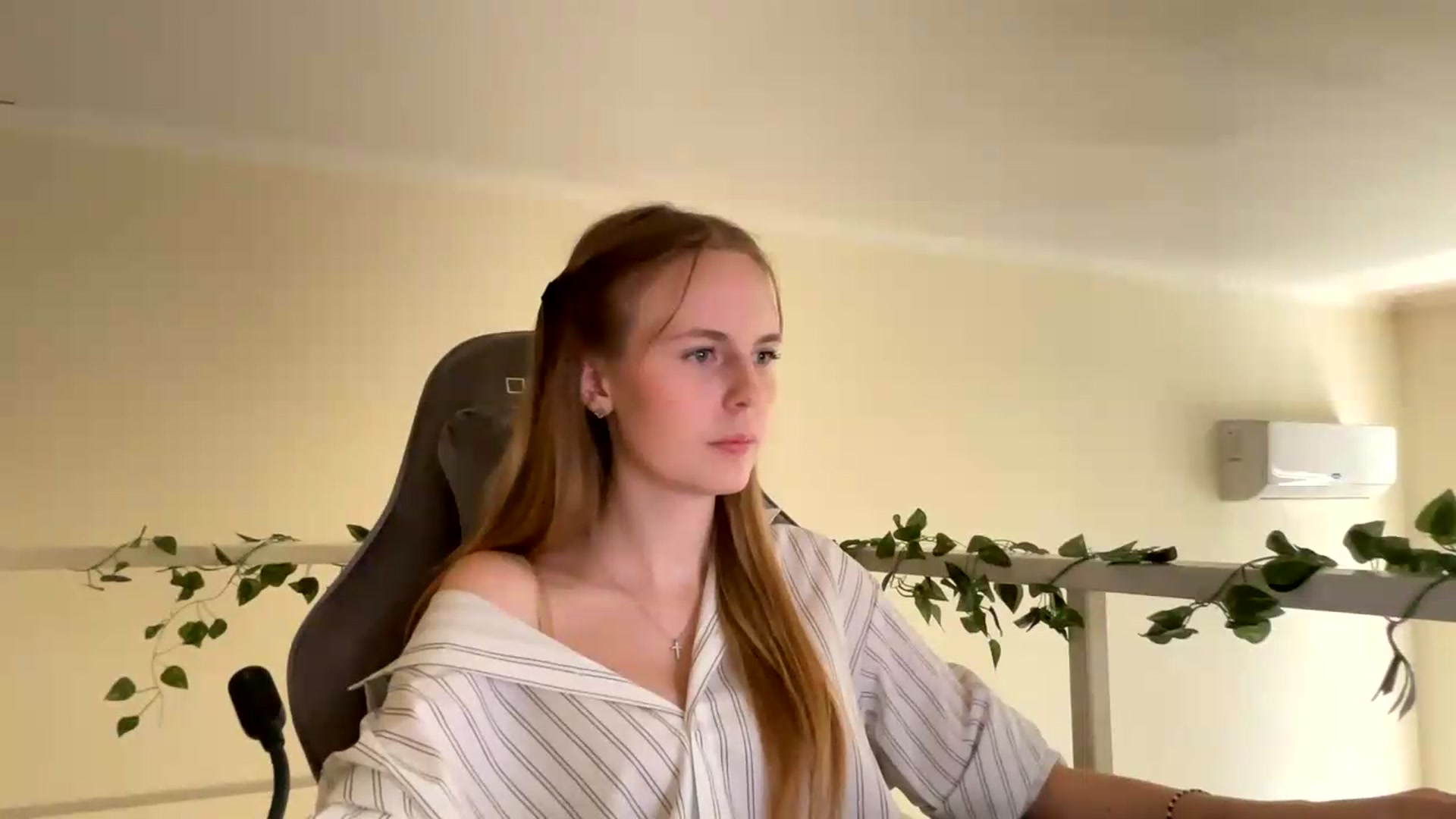 Gallery image thumbnail from SelinaMynx's myfreecams stream on, 06/22/2026, 14:01 image 7 of 20