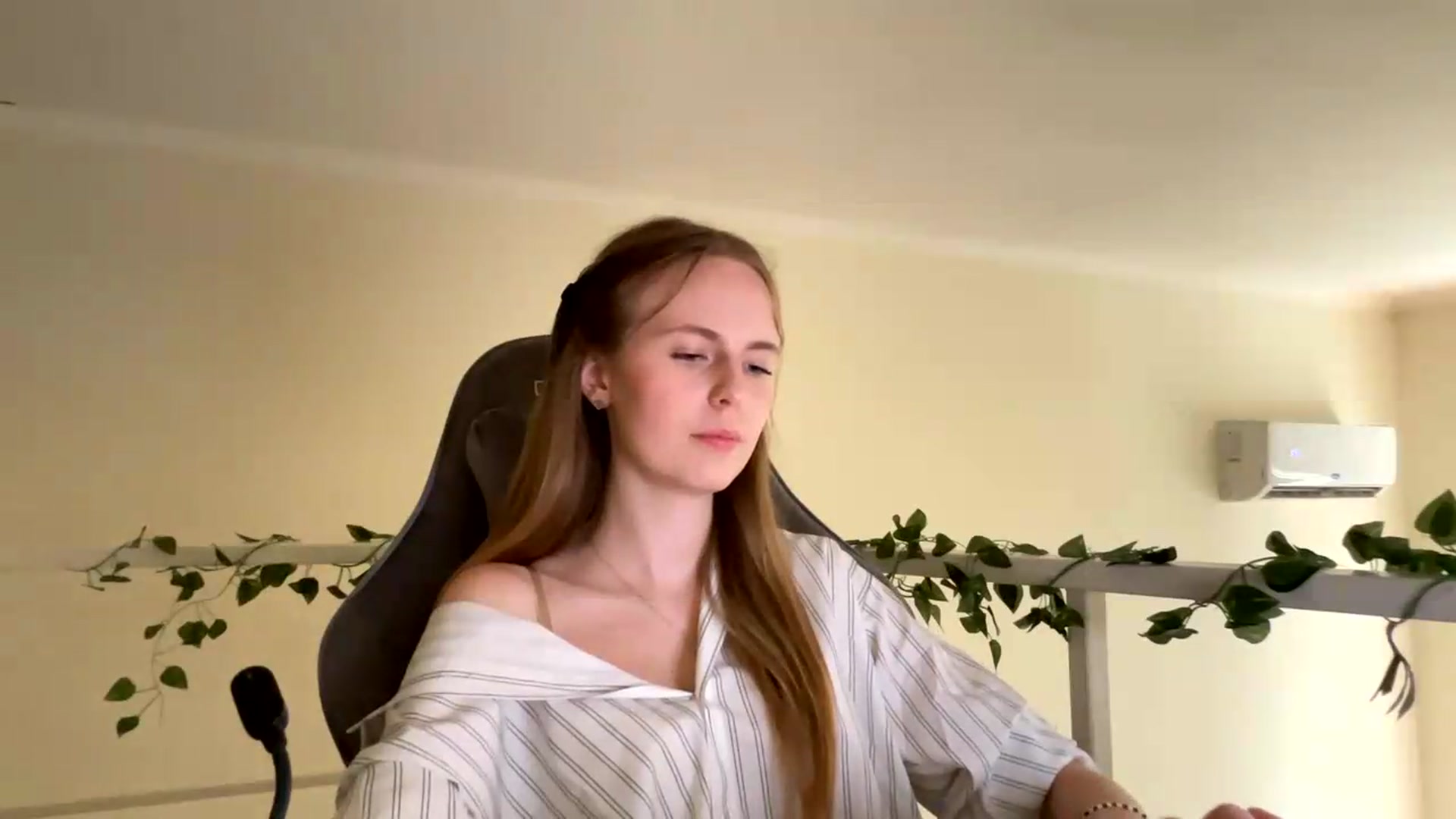 Gallery image thumbnail from SelinaMynx's myfreecams stream on, 06/22/2026, 14:01 image 15 of 20