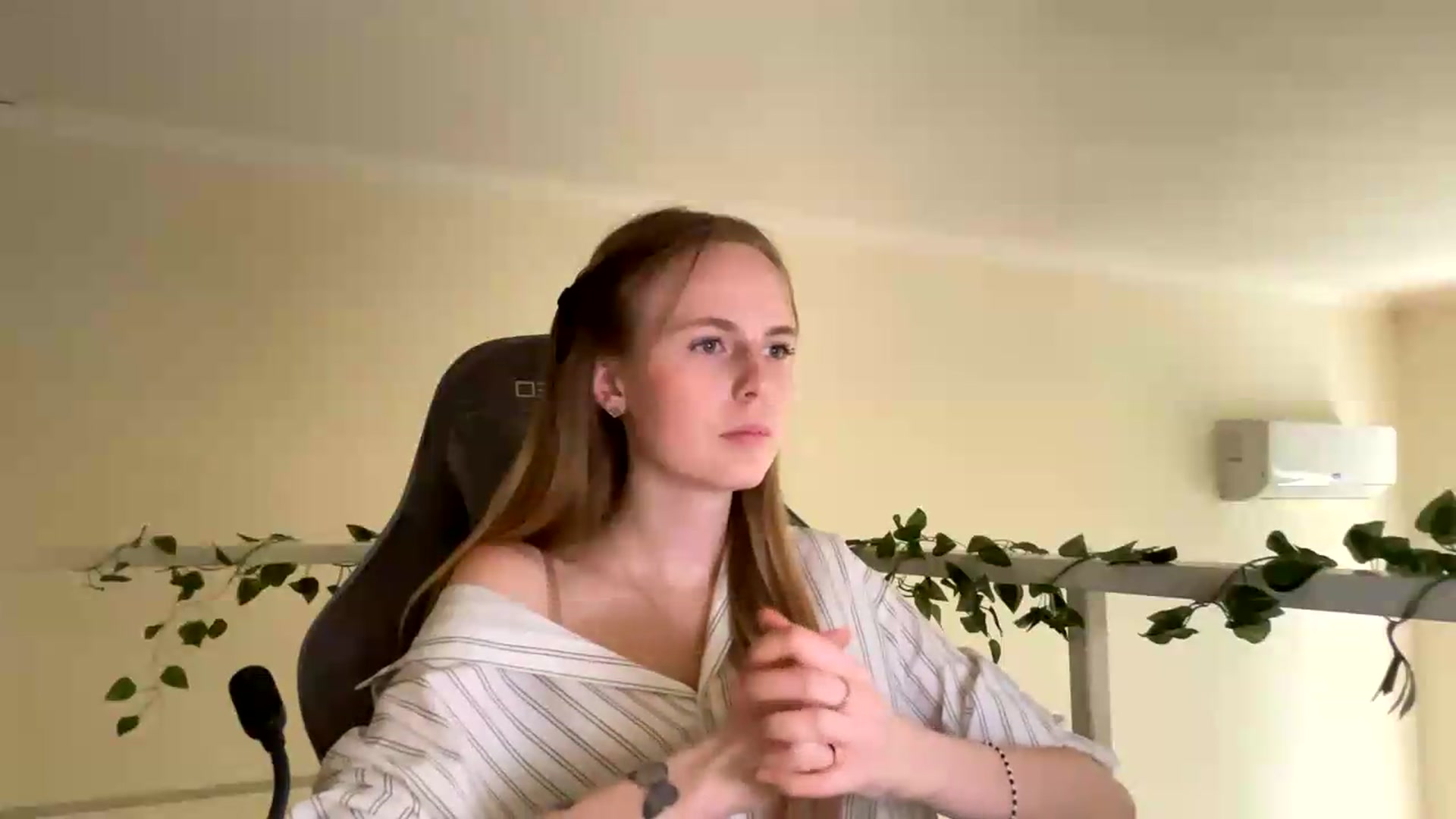 Gallery image thumbnail from SelinaMynx's myfreecams stream on, 06/22/2026, 14:01 image 9 of 20