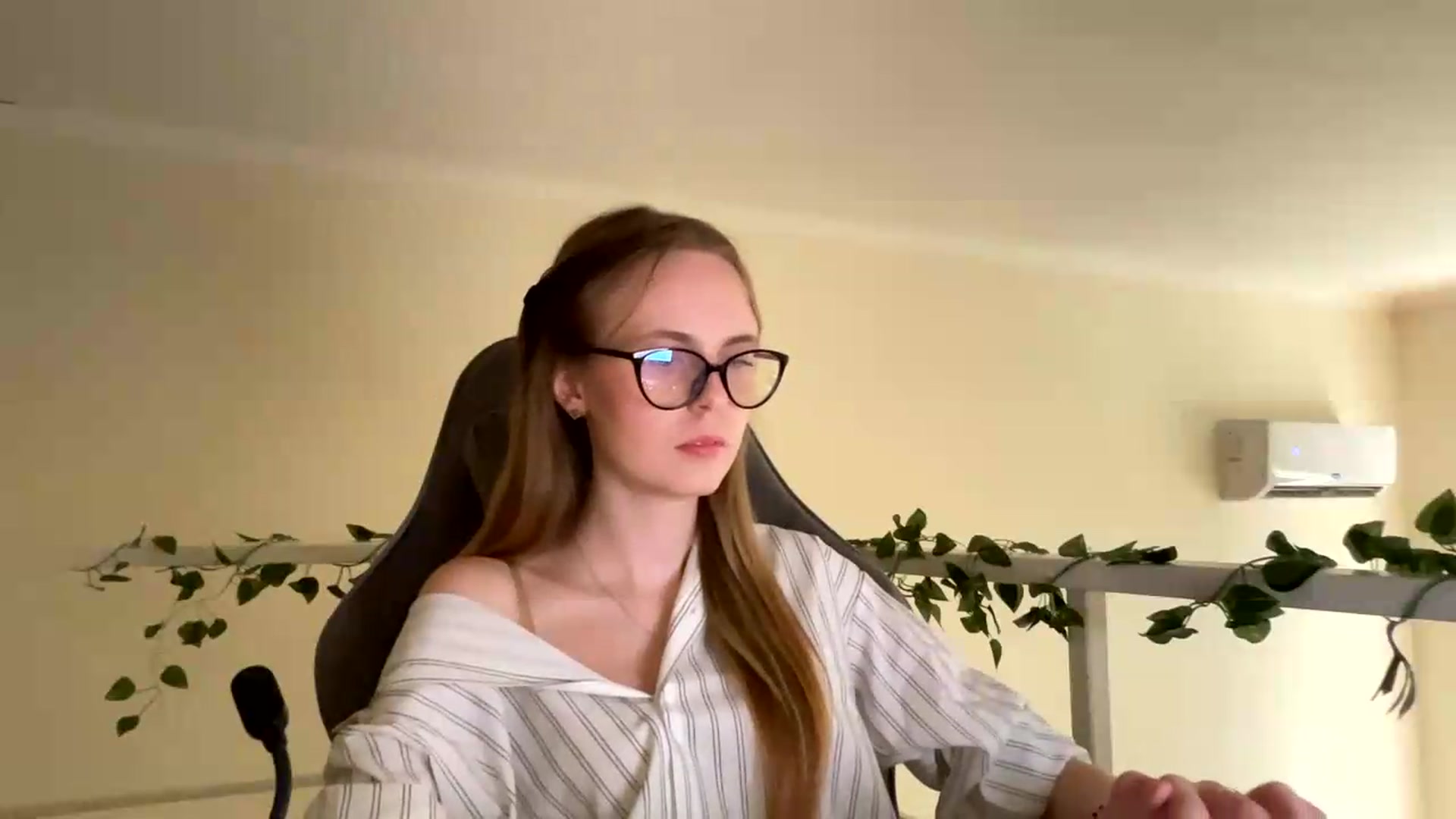 Gallery image thumbnail from SelinaMynx's myfreecams stream on, 06/22/2026, 14:01 image 12 of 20
