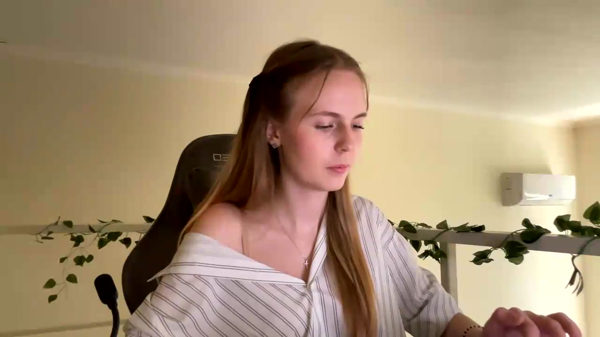 Gallery image thumbnail from SelinaMynx's myfreecams stream on, 06/22/2026, 14:01 image 8 of 20