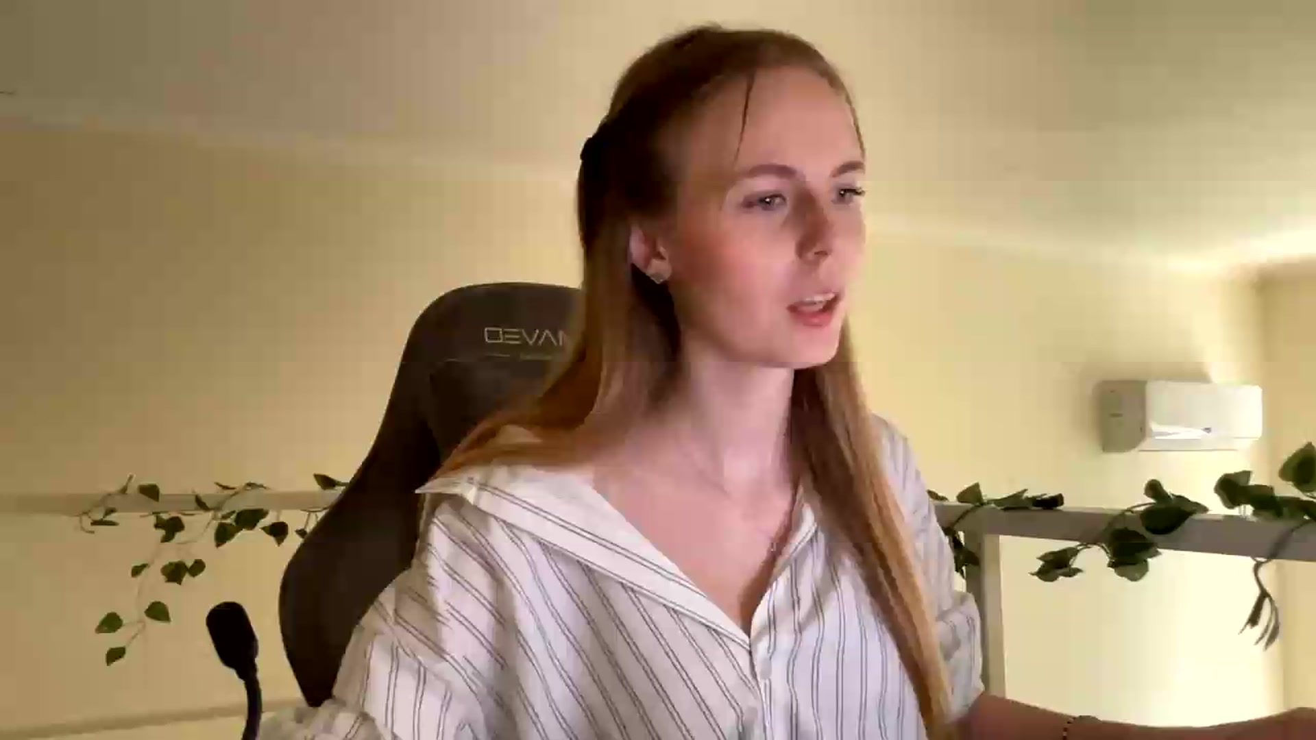 Gallery image thumbnail from SelinaMynx's myfreecams stream on, 06/22/2026, 14:01 image 1 of 20