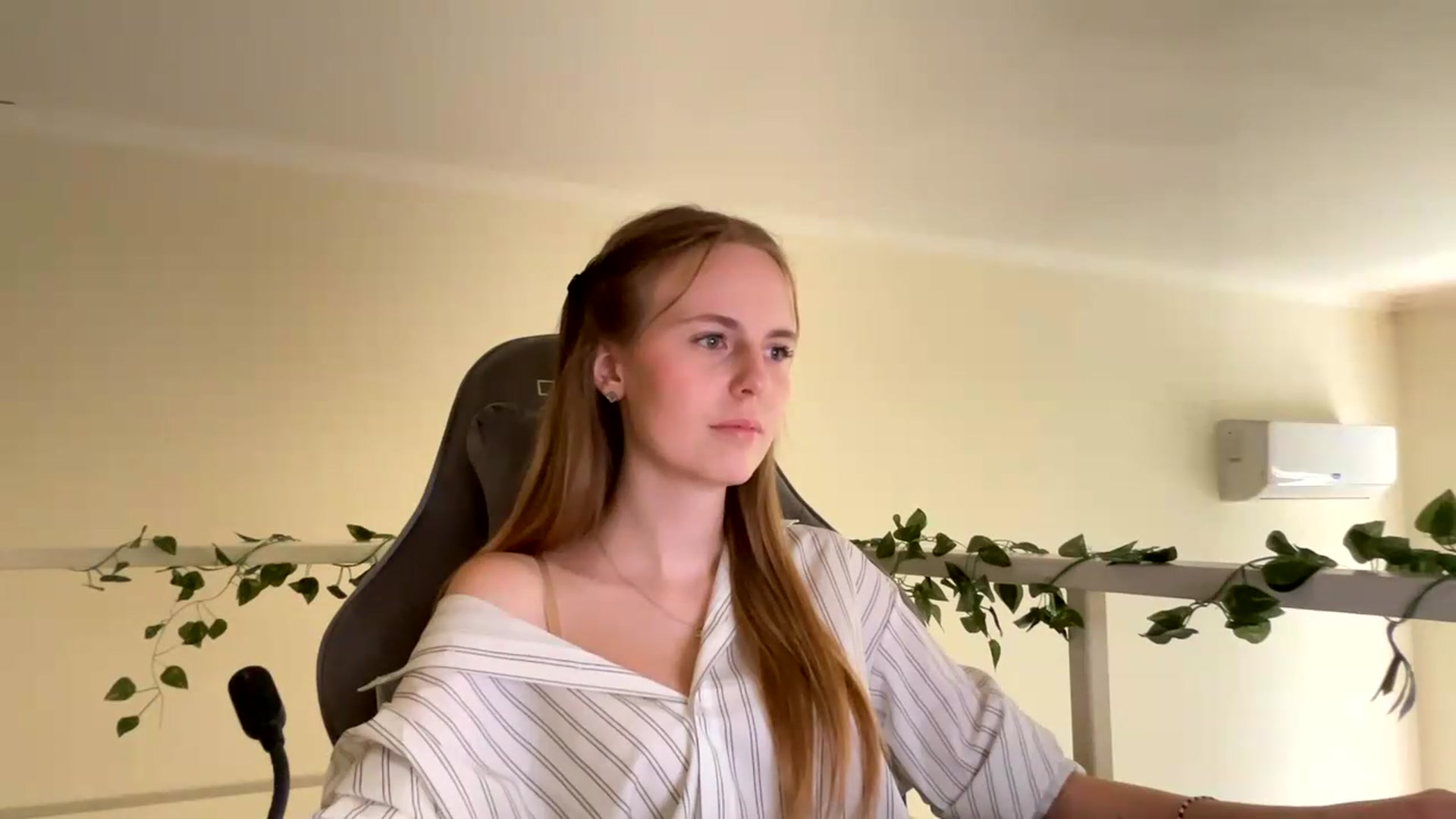 Gallery image thumbnail from SelinaMynx's myfreecams stream on, 06/22/2026, 14:01 image 5 of 20