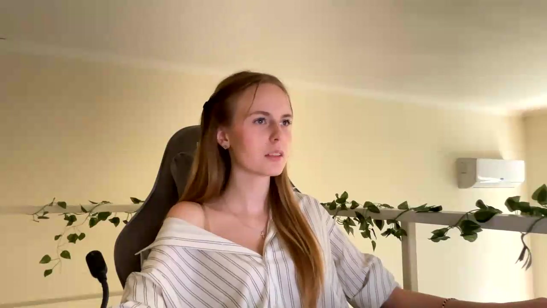 Gallery image thumbnail from SelinaMynx's myfreecams stream on, 06/22/2026, 14:01 image 2 of 20