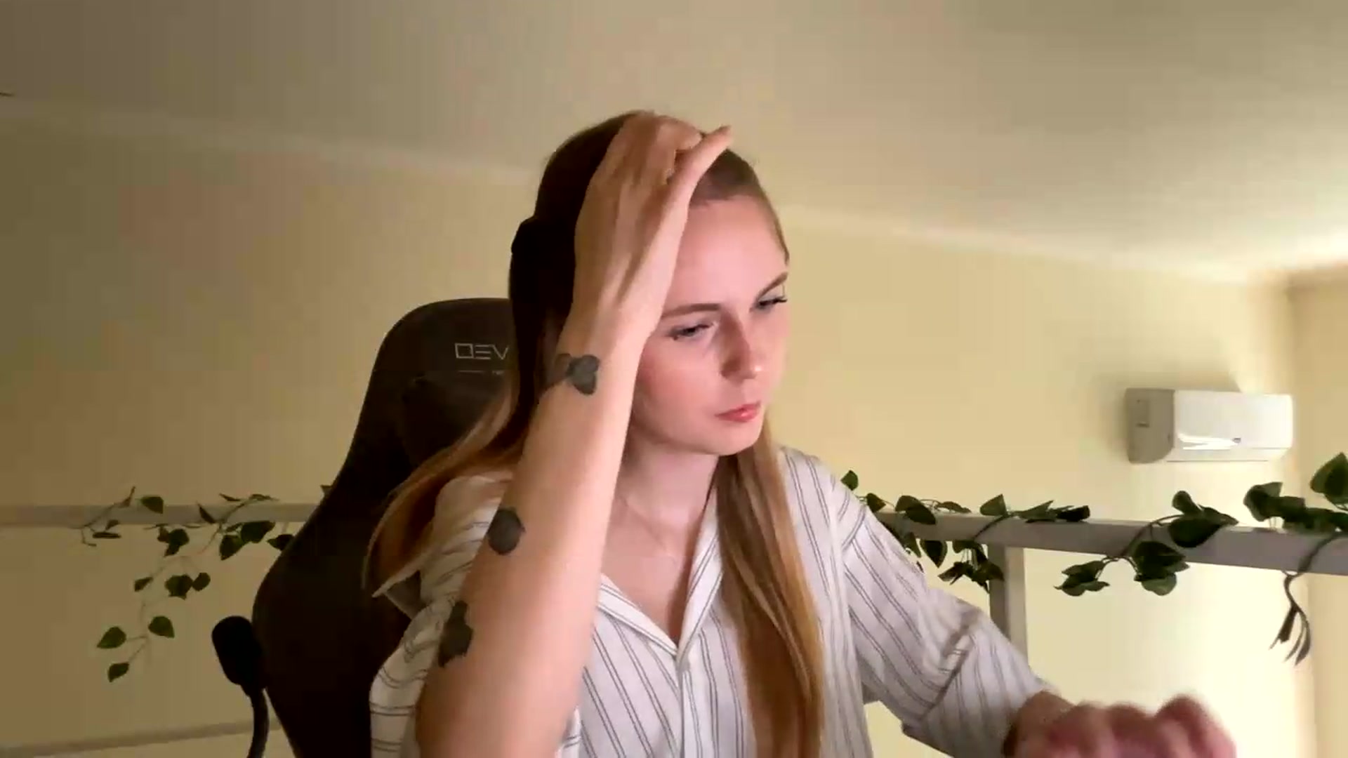 Gallery image thumbnail from SelinaMynx's myfreecams stream on, 06/22/2026, 14:01 image 10 of 20
