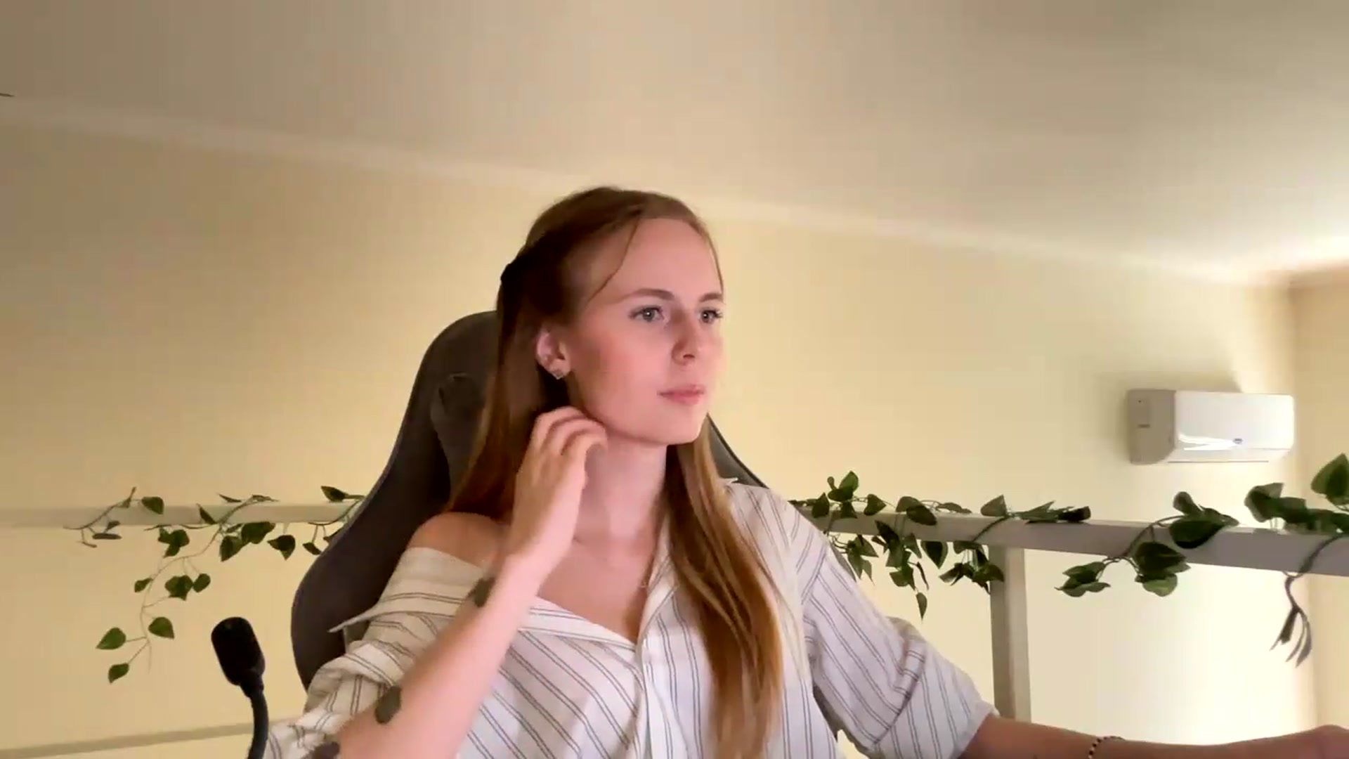 Gallery image thumbnail from SelinaMynx's myfreecams stream on, 06/22/2026, 14:01 image 4 of 20