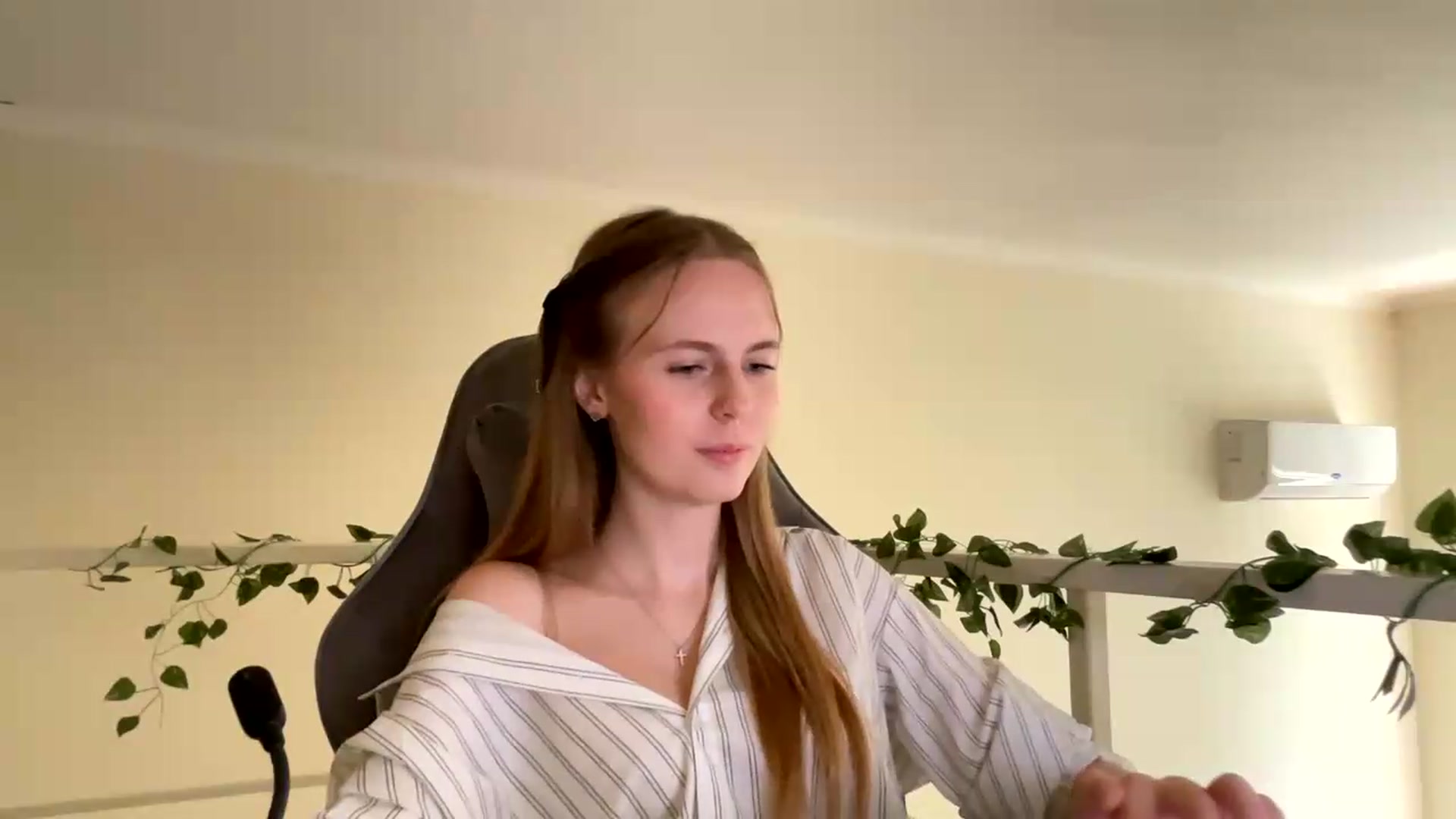 Gallery image thumbnail from SelinaMynx's myfreecams stream on, 06/22/2026, 14:01 image 6 of 20