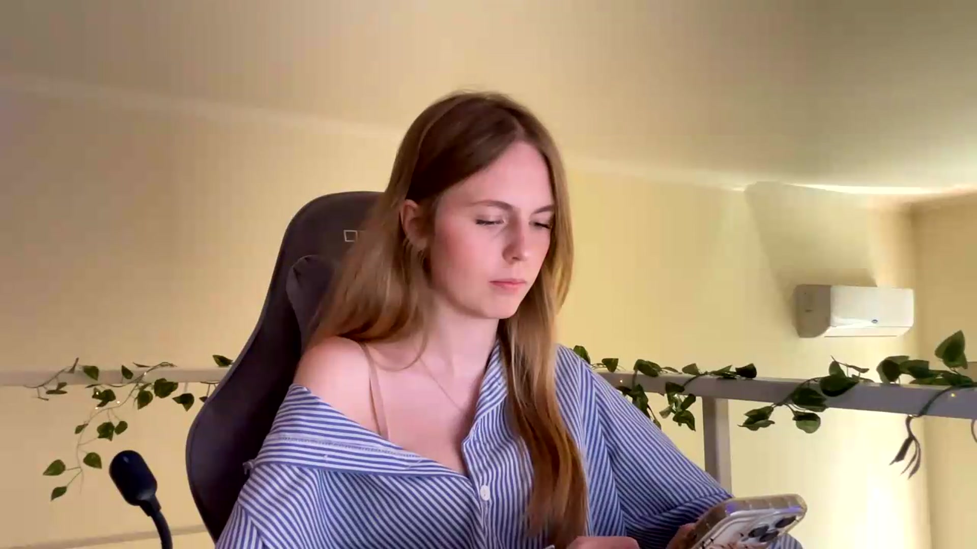Gallery image thumbnail from SelinaMynx's myfreecams stream on, 06/23/2026, 08:45 image 17 of 20