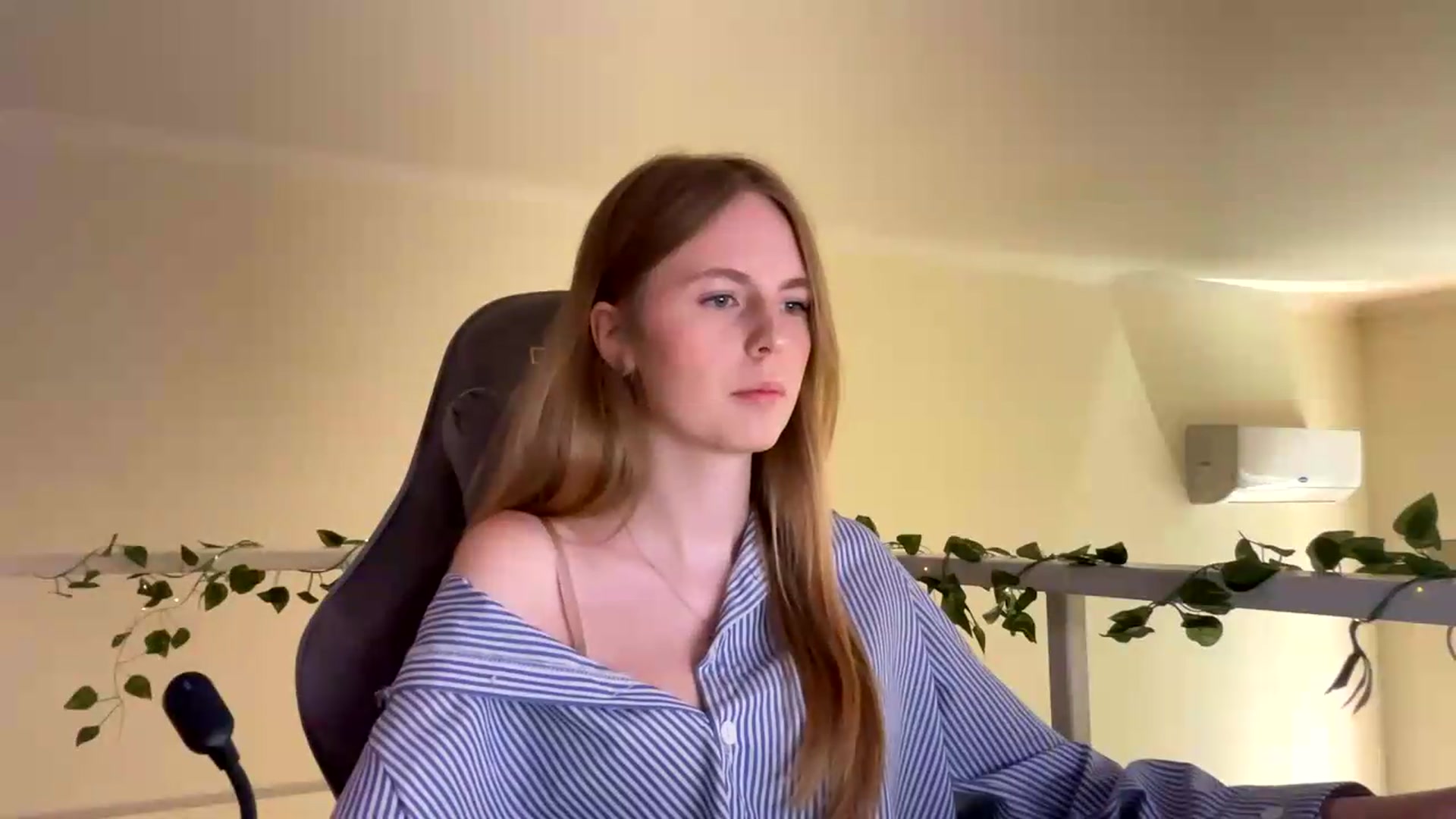 Gallery image thumbnail from SelinaMynx's myfreecams stream on, 06/23/2026, 08:45 image 13 of 20