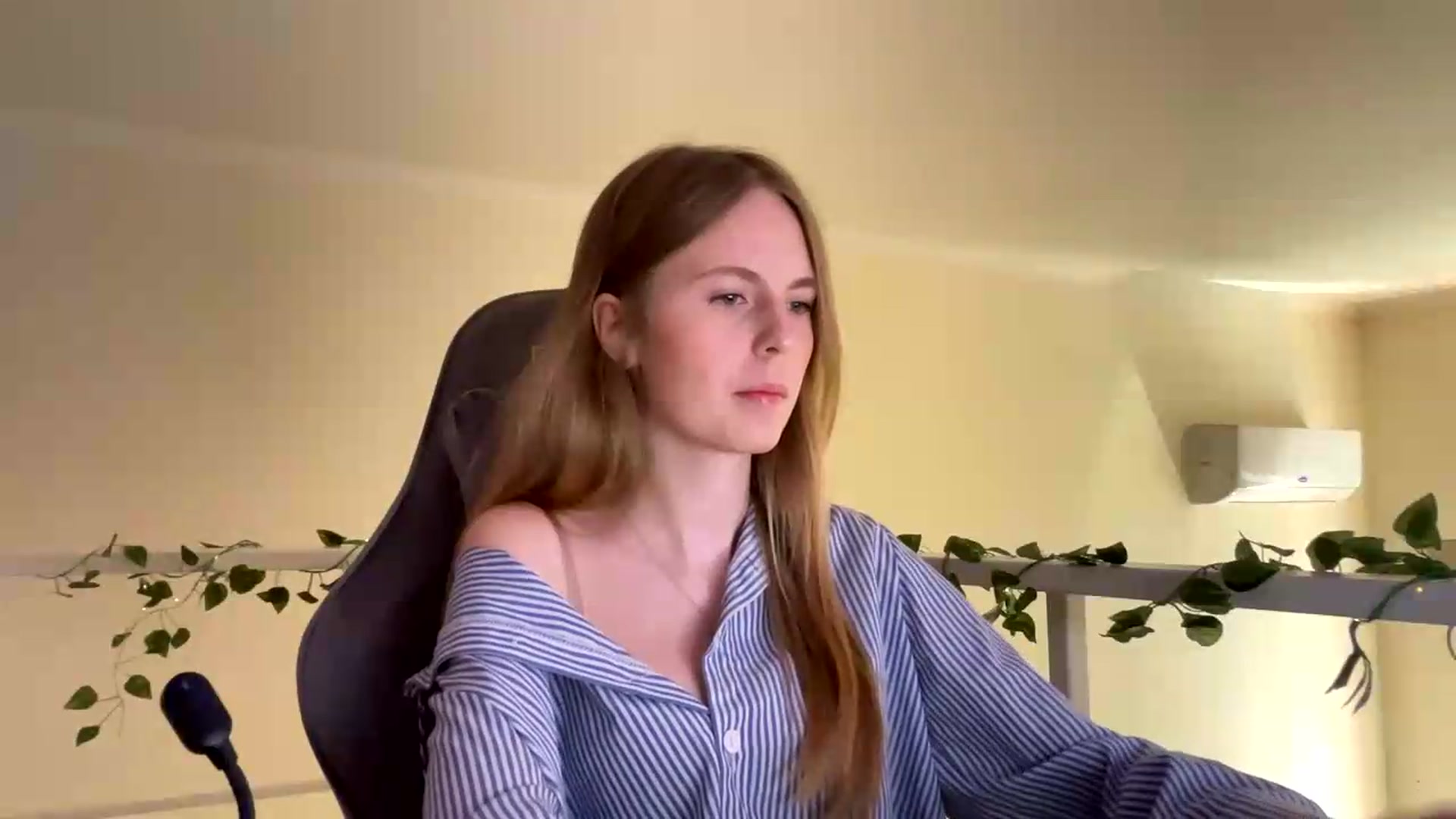 Gallery image thumbnail from SelinaMynx's myfreecams stream on, 06/23/2026, 08:45 image 11 of 20