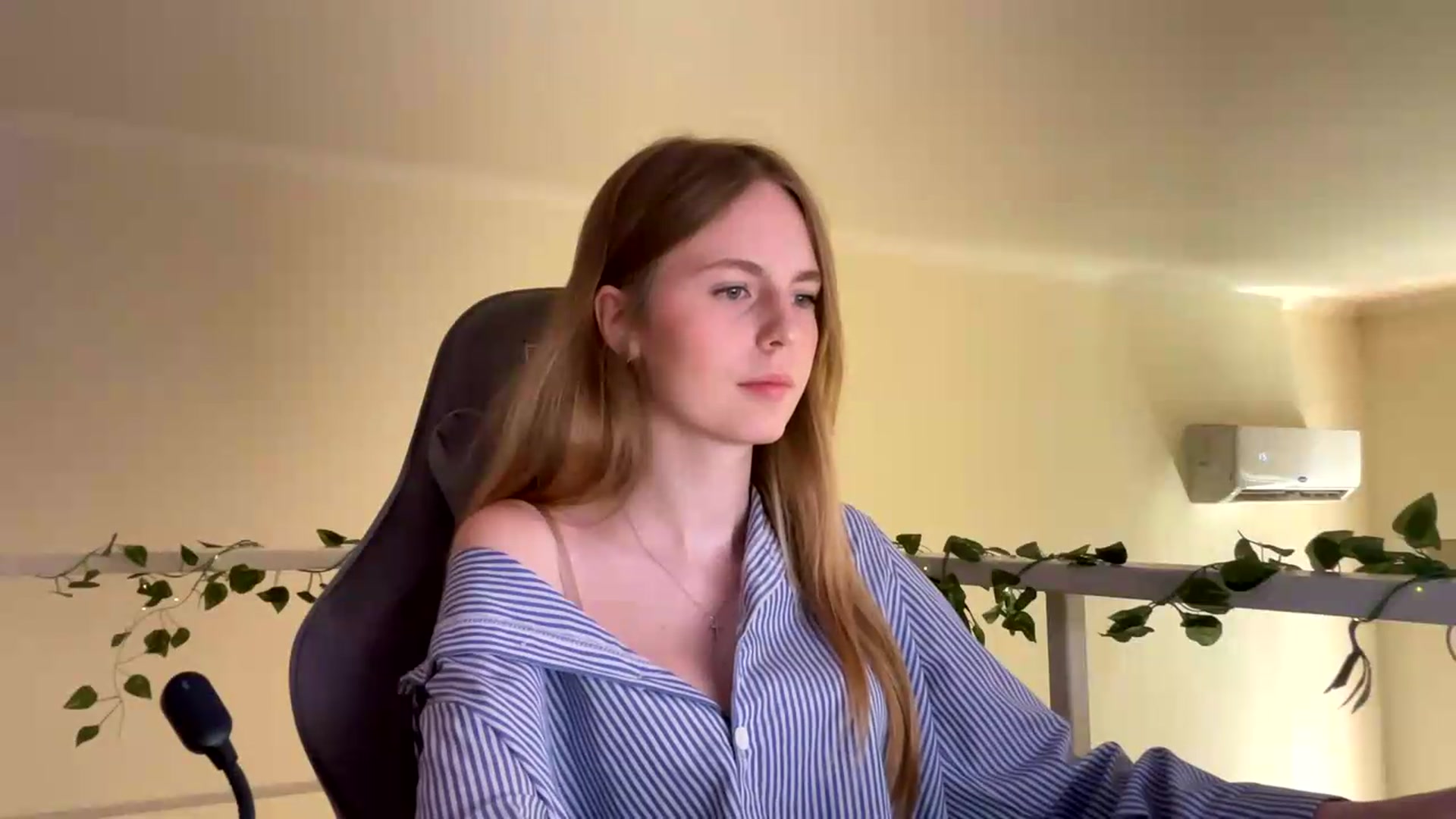Gallery image thumbnail from SelinaMynx's myfreecams stream on, 06/23/2026, 08:45 image 2 of 20