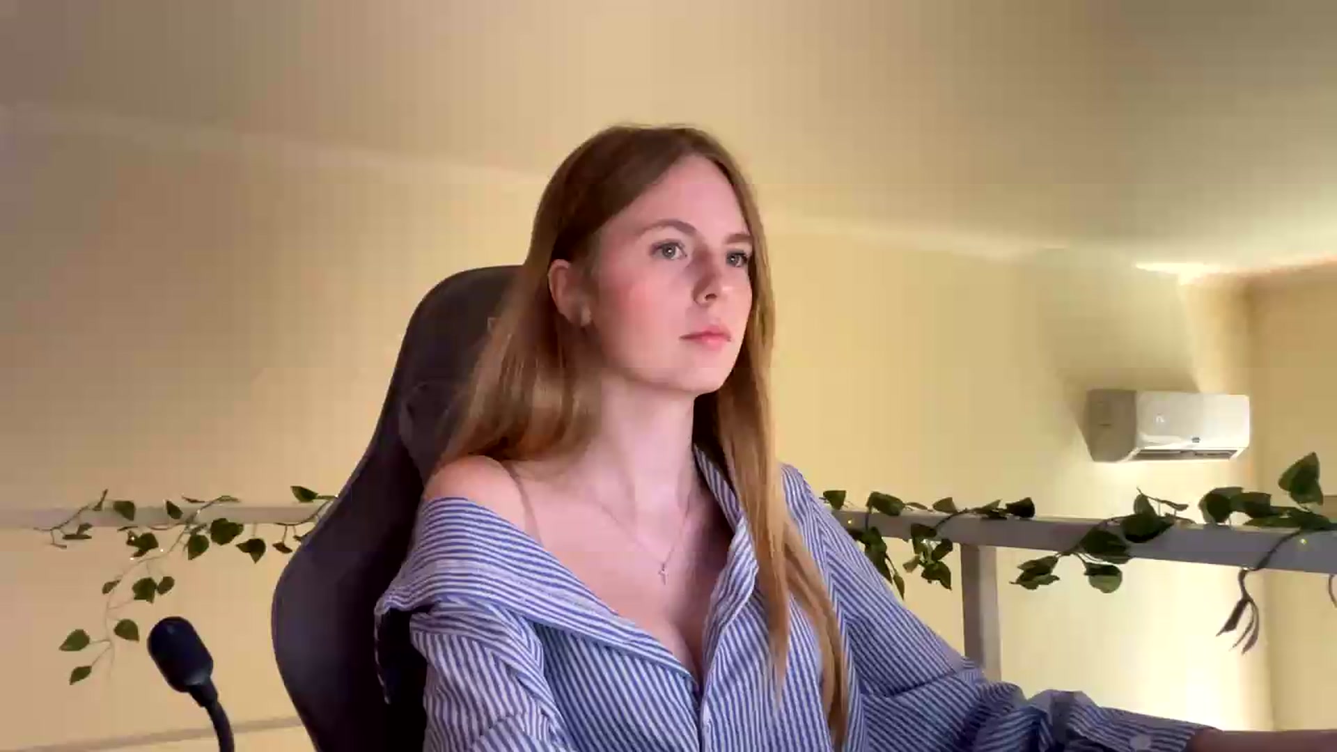 Gallery image thumbnail from SelinaMynx's myfreecams stream on, 06/23/2026, 08:45 image 1 of 20