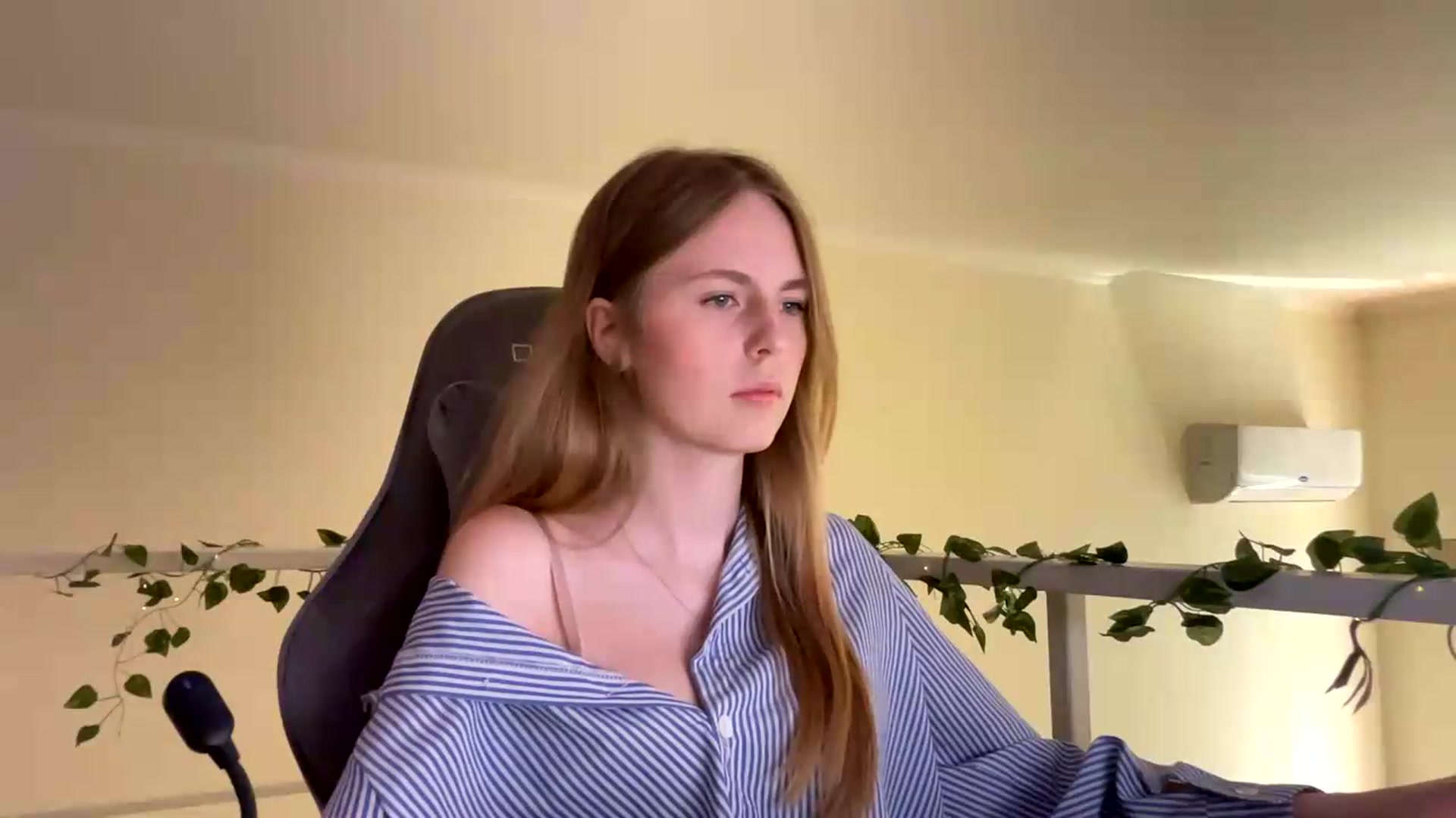 Gallery image thumbnail from SelinaMynx's myfreecams stream on, 06/23/2026, 08:45 image 18 of 20