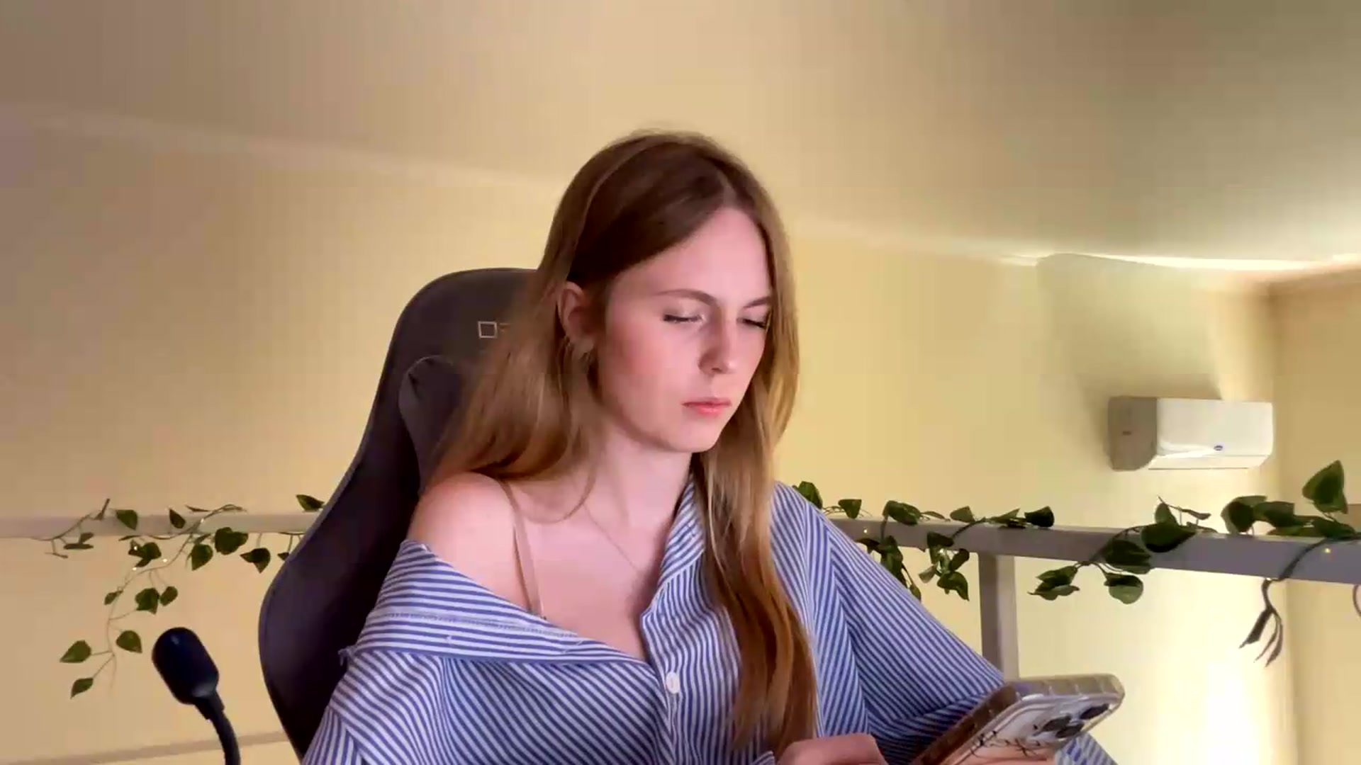 Gallery image thumbnail from SelinaMynx's myfreecams stream on, 06/23/2026, 08:45 image 19 of 20