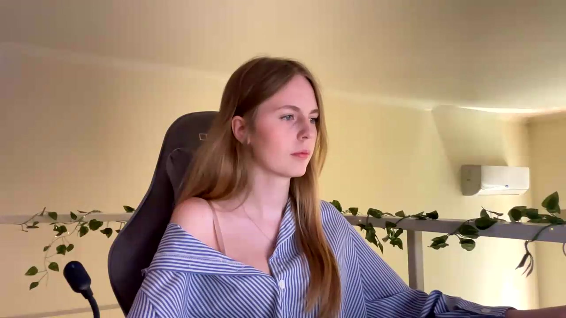 Gallery image thumbnail from SelinaMynx's myfreecams stream on, 06/23/2026, 08:45 image 16 of 20