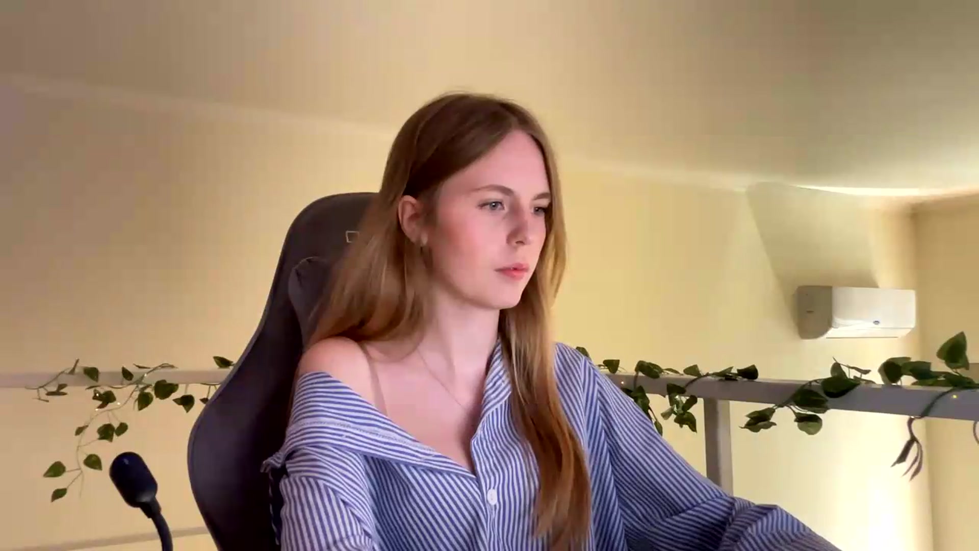 Gallery image thumbnail from SelinaMynx's myfreecams stream on, 06/23/2026, 08:45 image 15 of 20