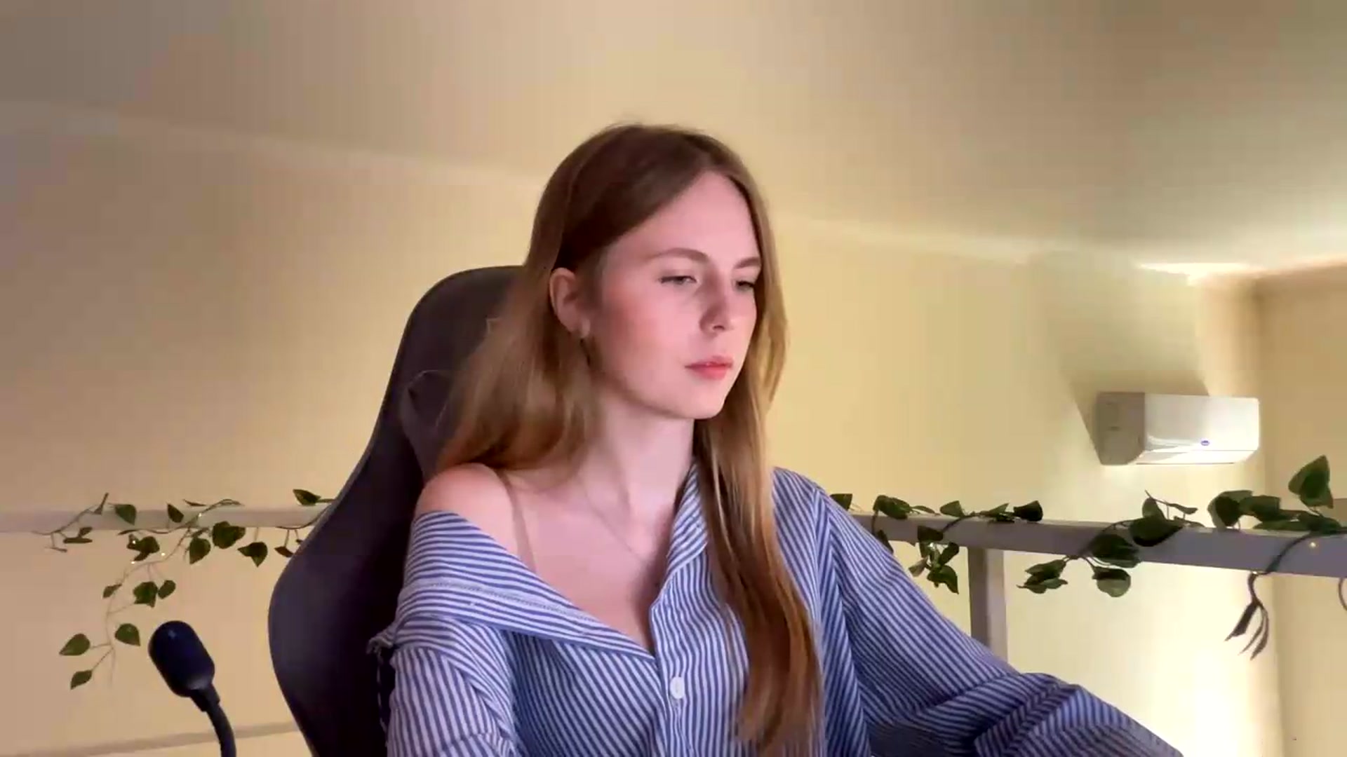 Gallery image thumbnail from SelinaMynx's myfreecams stream on, 06/23/2026, 08:45 image 4 of 20