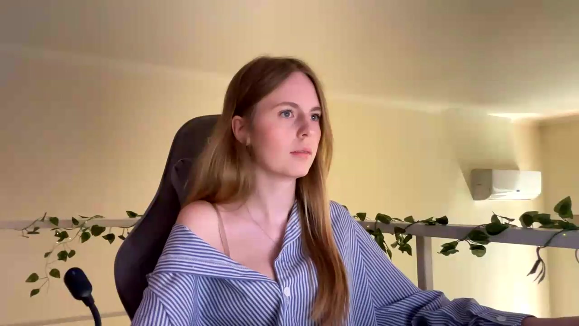 Gallery image thumbnail from SelinaMynx's myfreecams stream on, 06/23/2026, 08:45 image 5 of 20
