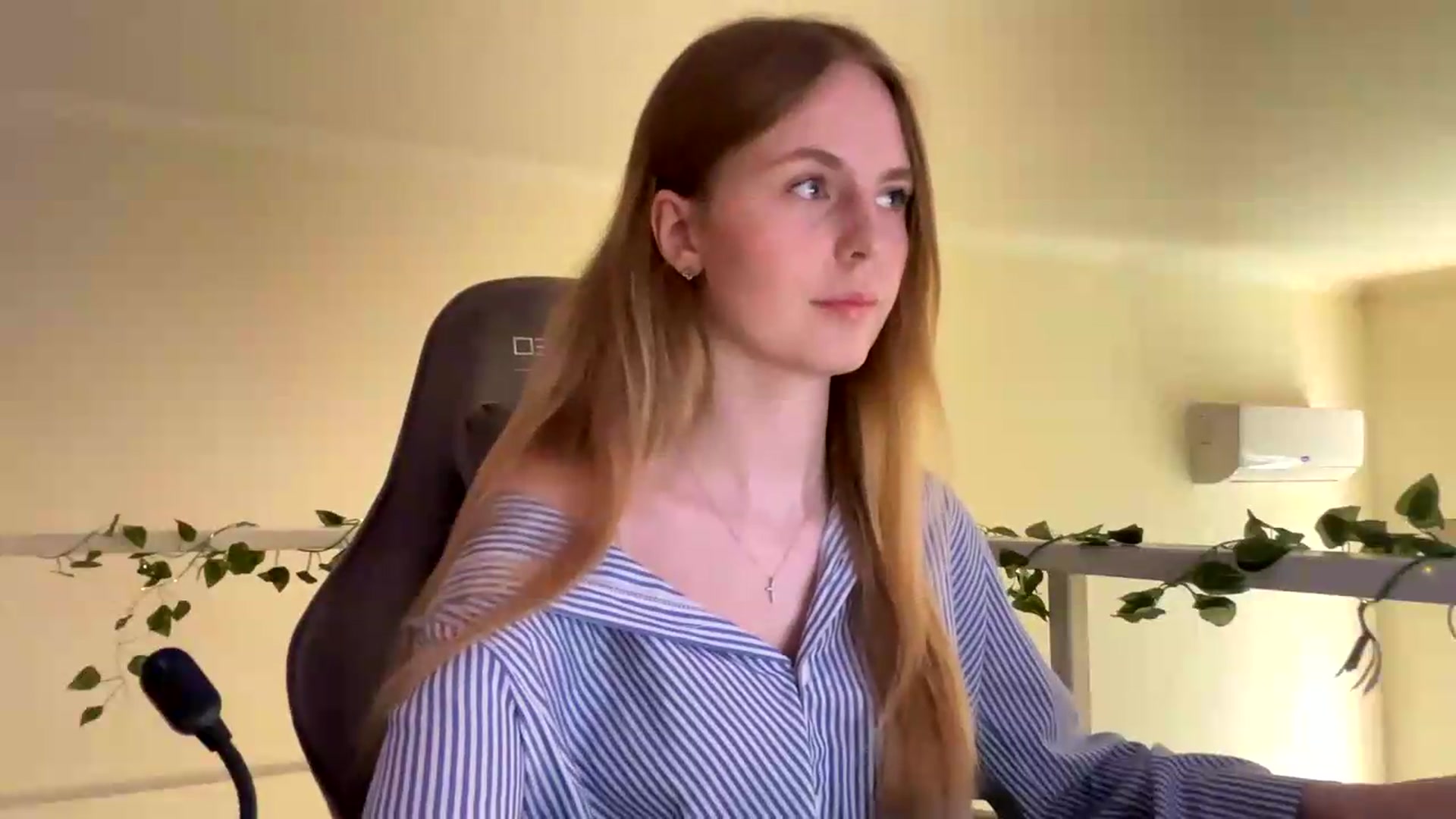 Gallery image thumbnail from SelinaMynx's myfreecams stream on, 06/23/2026, 10:58 image 8 of 20