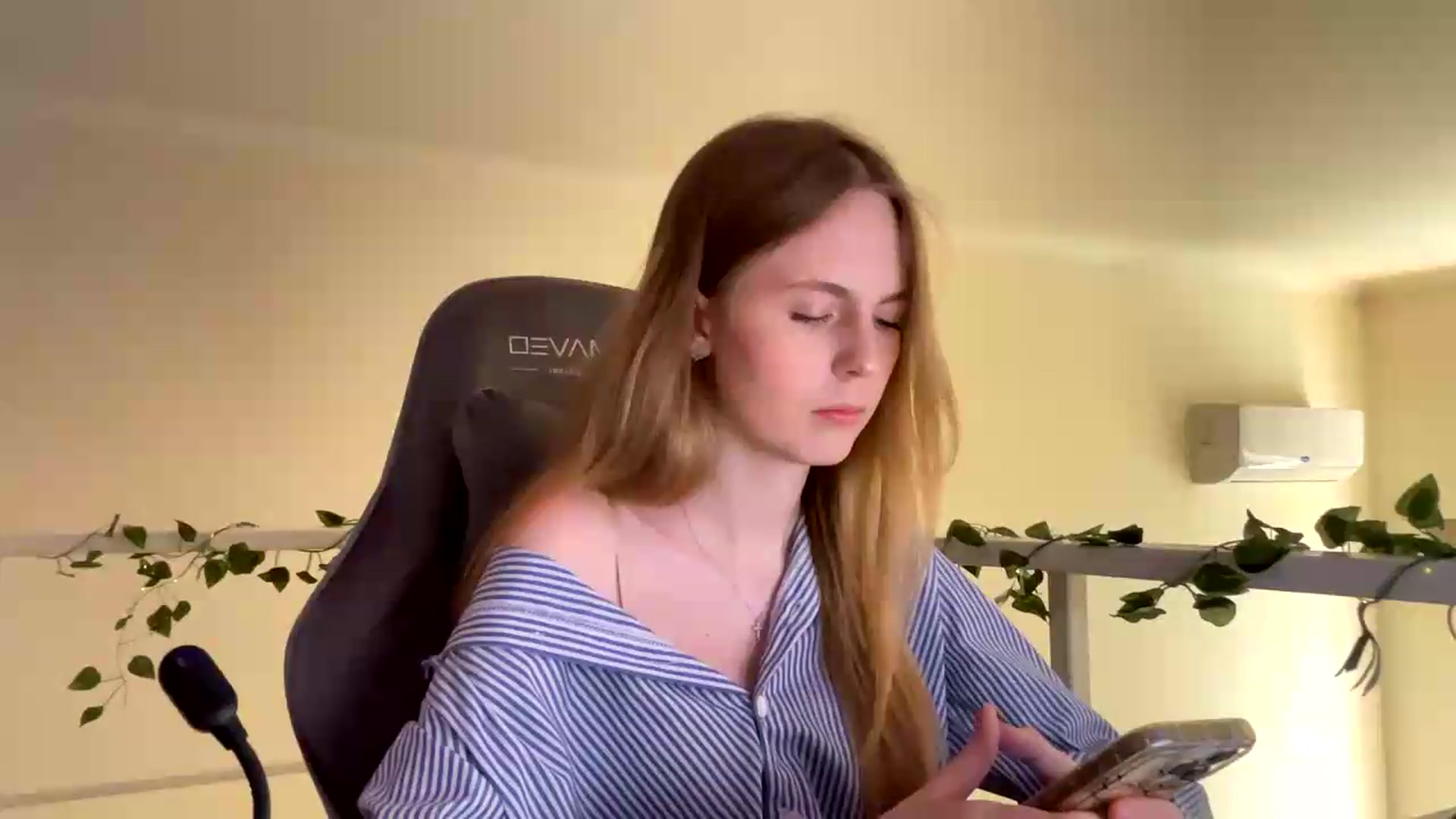 Gallery image thumbnail from SelinaMynx's myfreecams stream on, 06/23/2026, 10:58 image 2 of 20