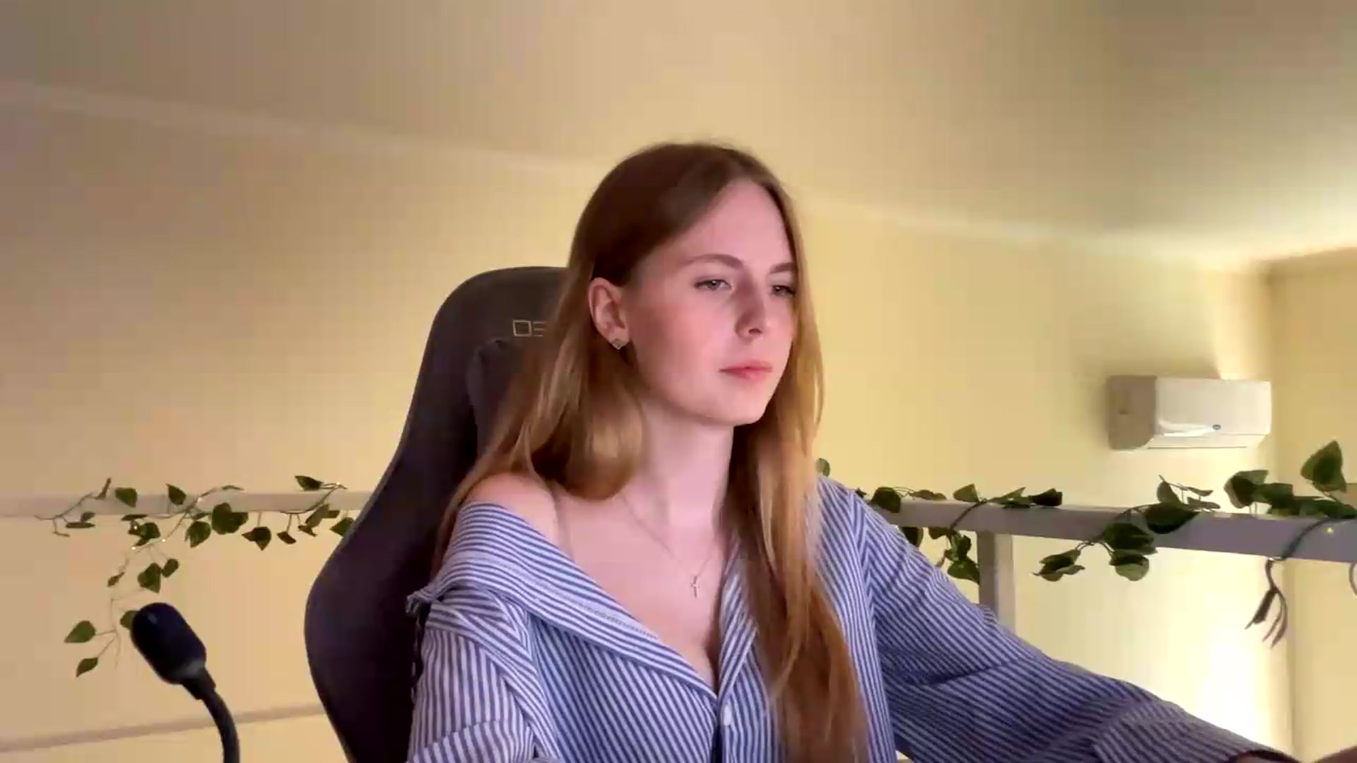 Gallery image thumbnail from SelinaMynx's myfreecams stream on, 06/23/2026, 10:58 image 17 of 20