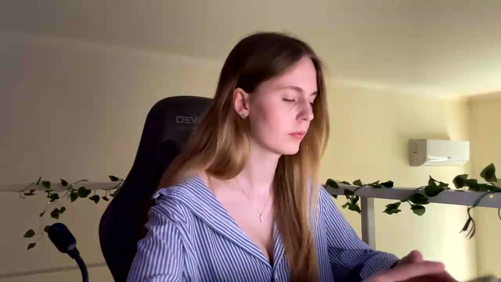 Gallery image thumbnail from SelinaMynx's myfreecams stream on, 06/23/2026, 10:58 image 12 of 20
