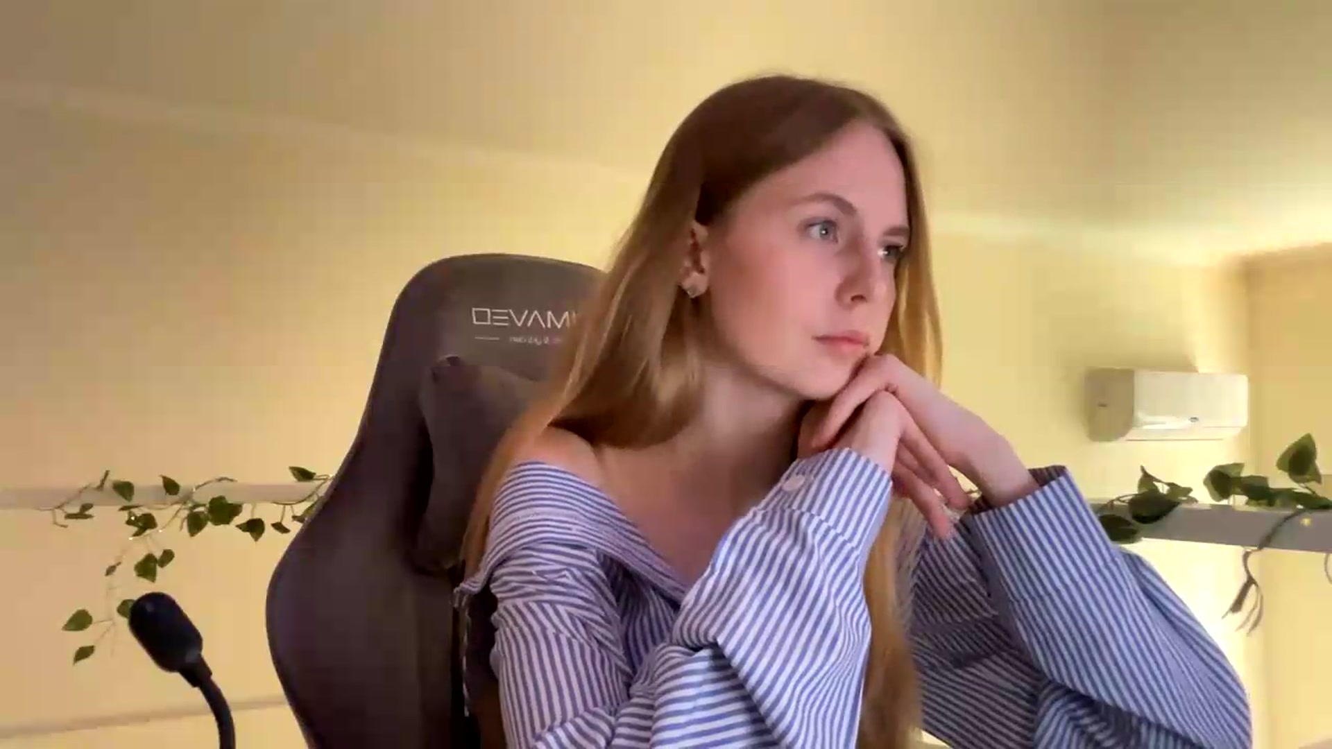 Gallery image thumbnail from SelinaMynx's myfreecams stream on, 06/23/2026, 10:58 image 4 of 20