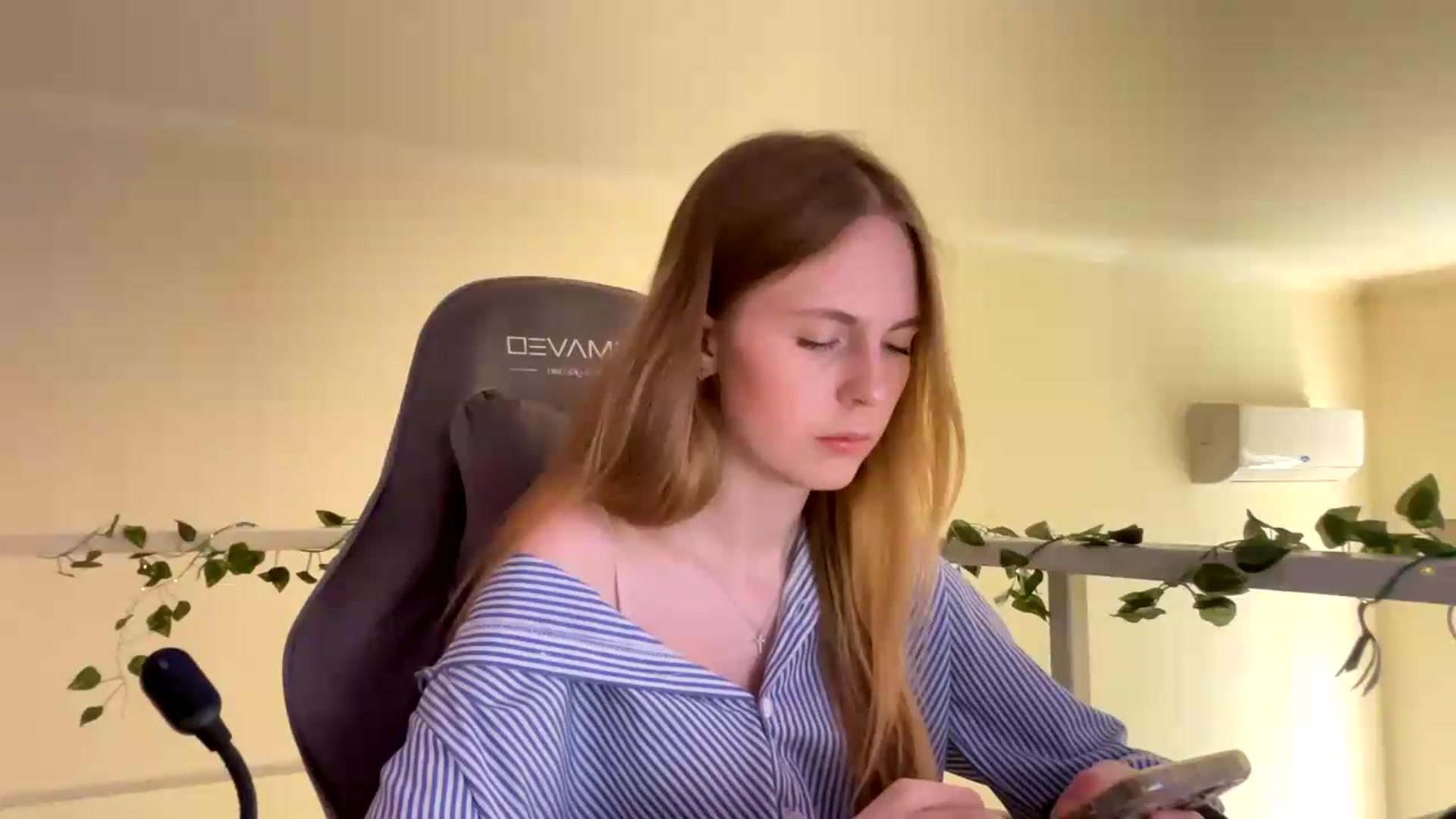 Gallery image thumbnail from SelinaMynx's myfreecams stream on, 06/23/2026, 10:58 image 5 of 20
