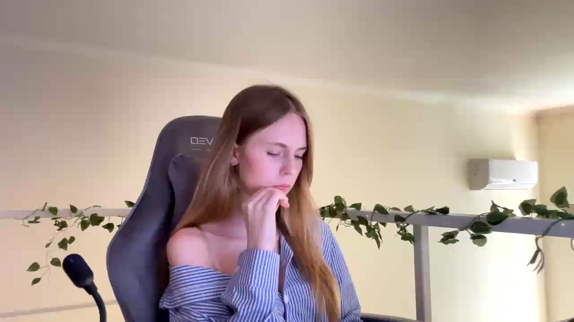 Gallery image thumbnail from SelinaMynx's myfreecams stream on, 06/23/2026, 10:58 image 1 of 20