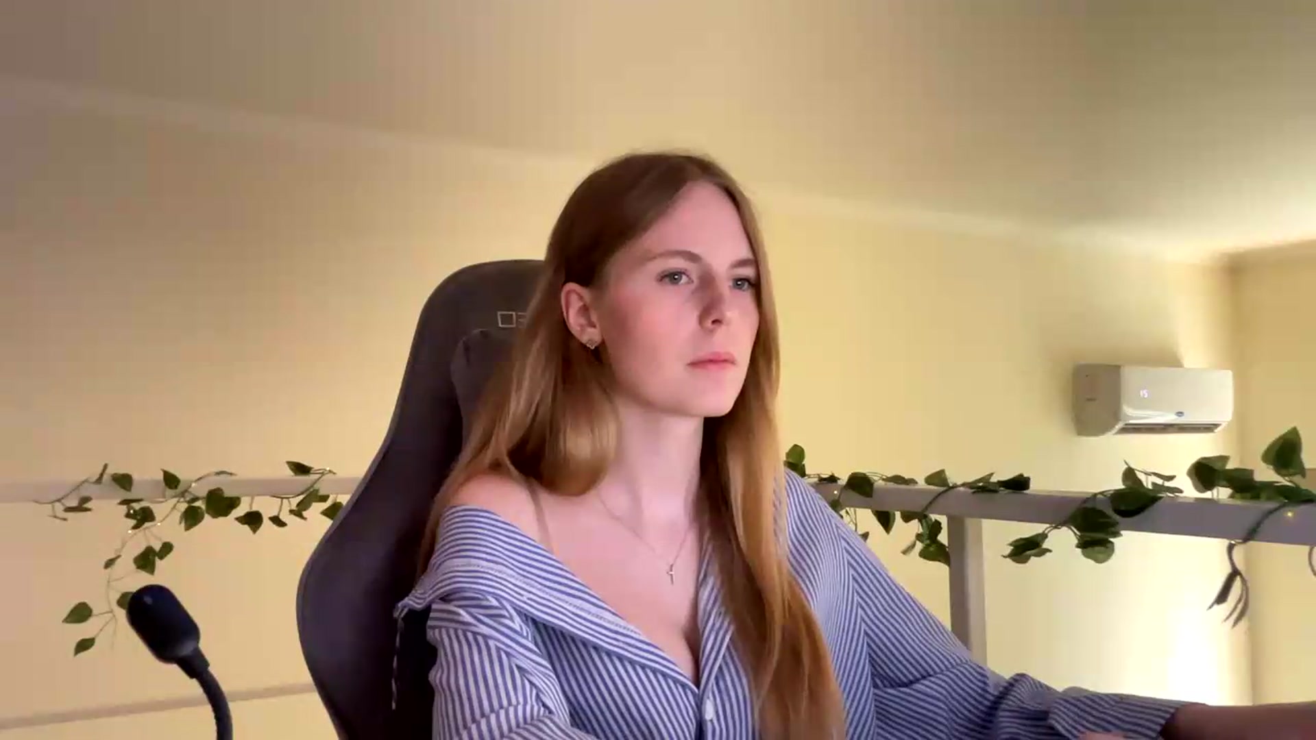 Gallery image thumbnail from SelinaMynx's myfreecams stream on, 06/23/2026, 10:58 image 18 of 20