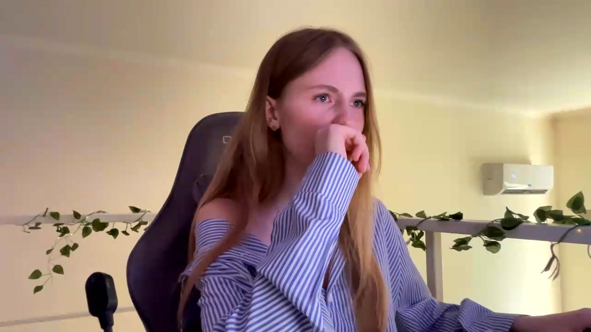 Gallery image thumbnail from SelinaMynx's myfreecams stream on, 06/23/2026, 14:02 image 8 of 20