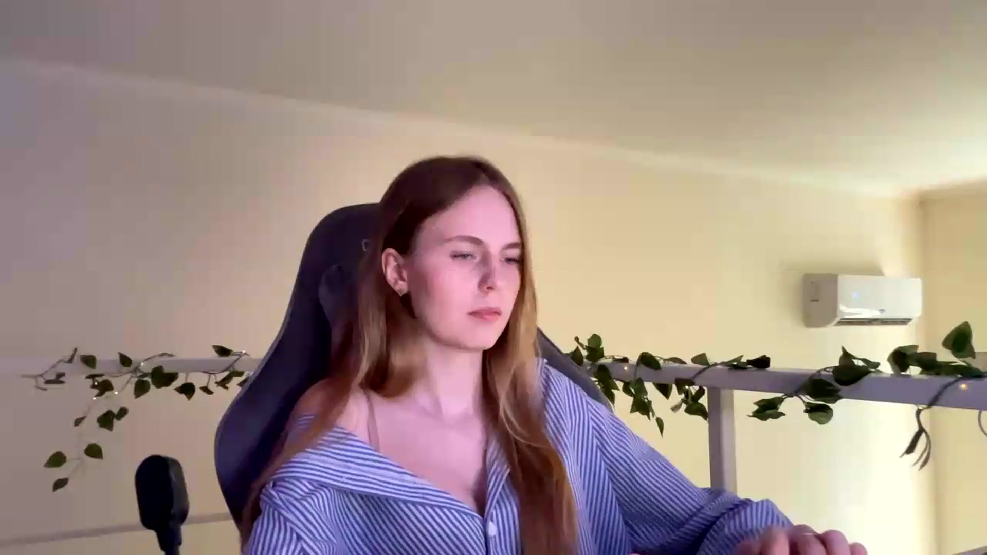 Gallery image thumbnail from SelinaMynx's myfreecams stream on, 06/23/2026, 14:02 image 17 of 20