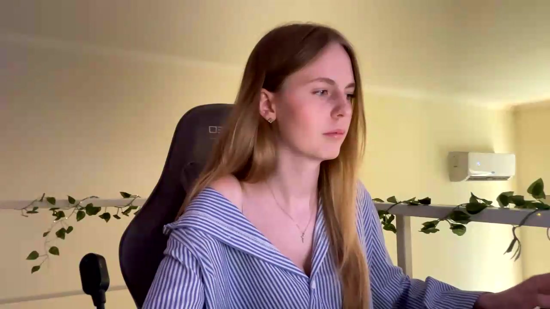 Gallery image thumbnail from SelinaMynx's myfreecams stream on, 06/23/2026, 14:02 image 6 of 20