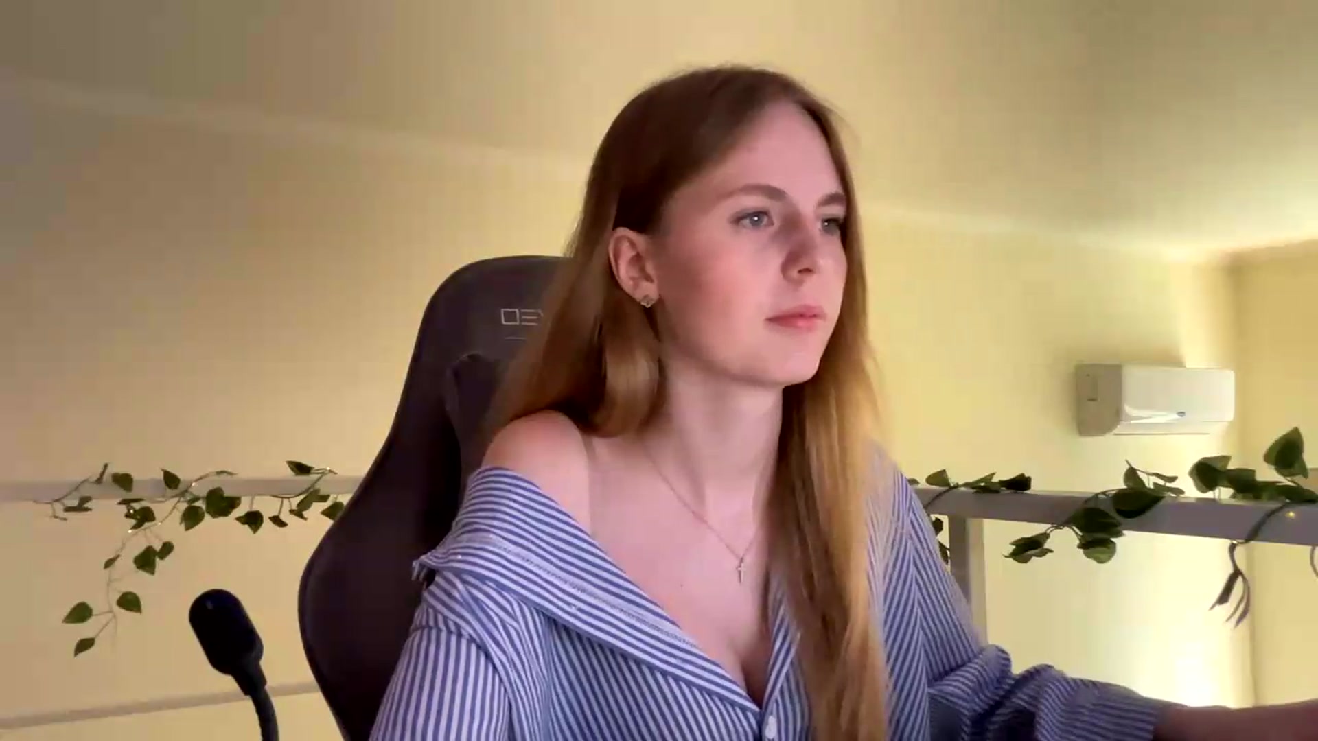Gallery image thumbnail from SelinaMynx's myfreecams stream on, 06/23/2026, 14:02 image 2 of 20