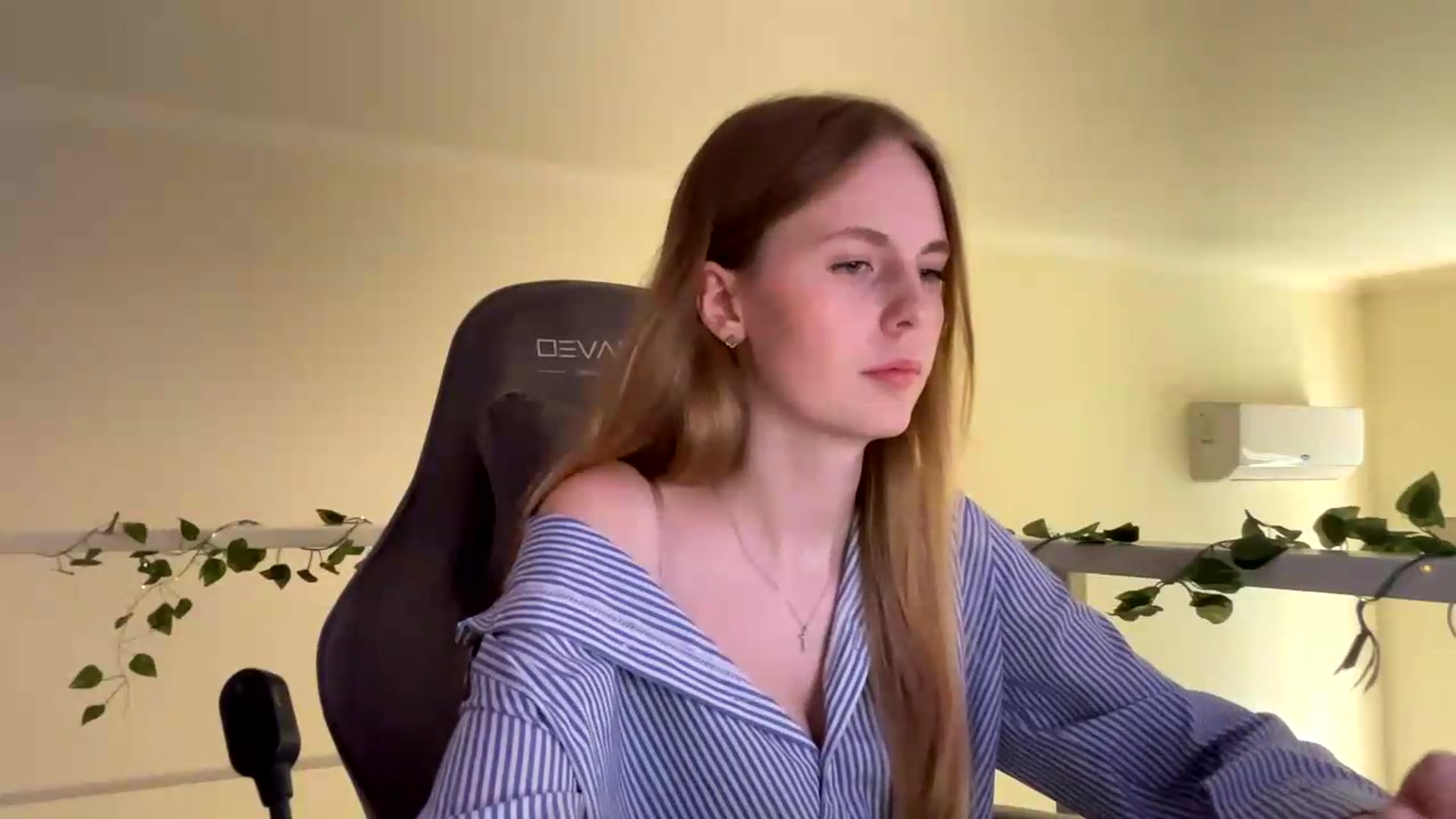 Gallery image thumbnail from SelinaMynx's myfreecams stream on, 06/23/2026, 14:02 image 4 of 20
