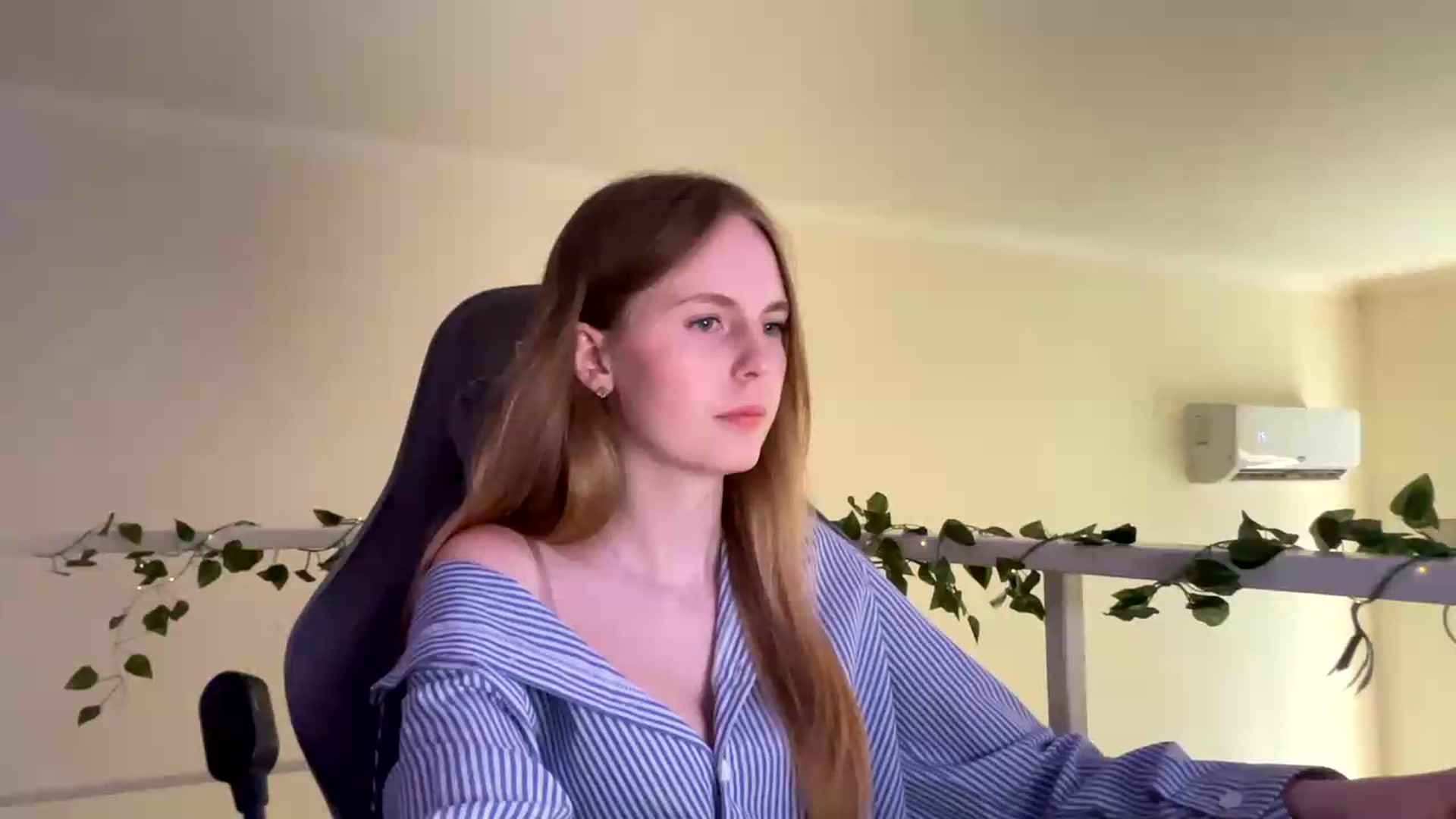 Gallery image thumbnail from SelinaMynx's myfreecams stream on, 06/23/2026, 14:02 image 13 of 20