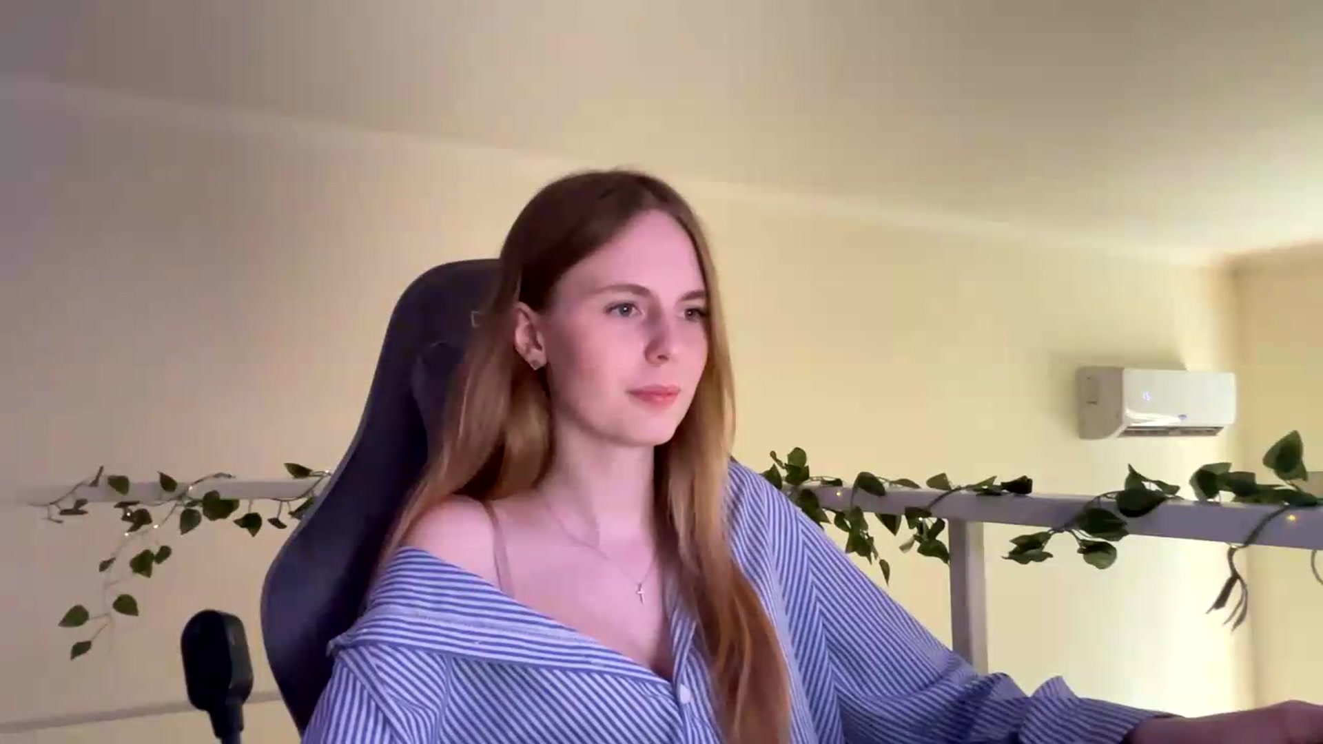 Gallery image thumbnail from SelinaMynx's myfreecams stream on, 06/23/2026, 14:02 image 15 of 20