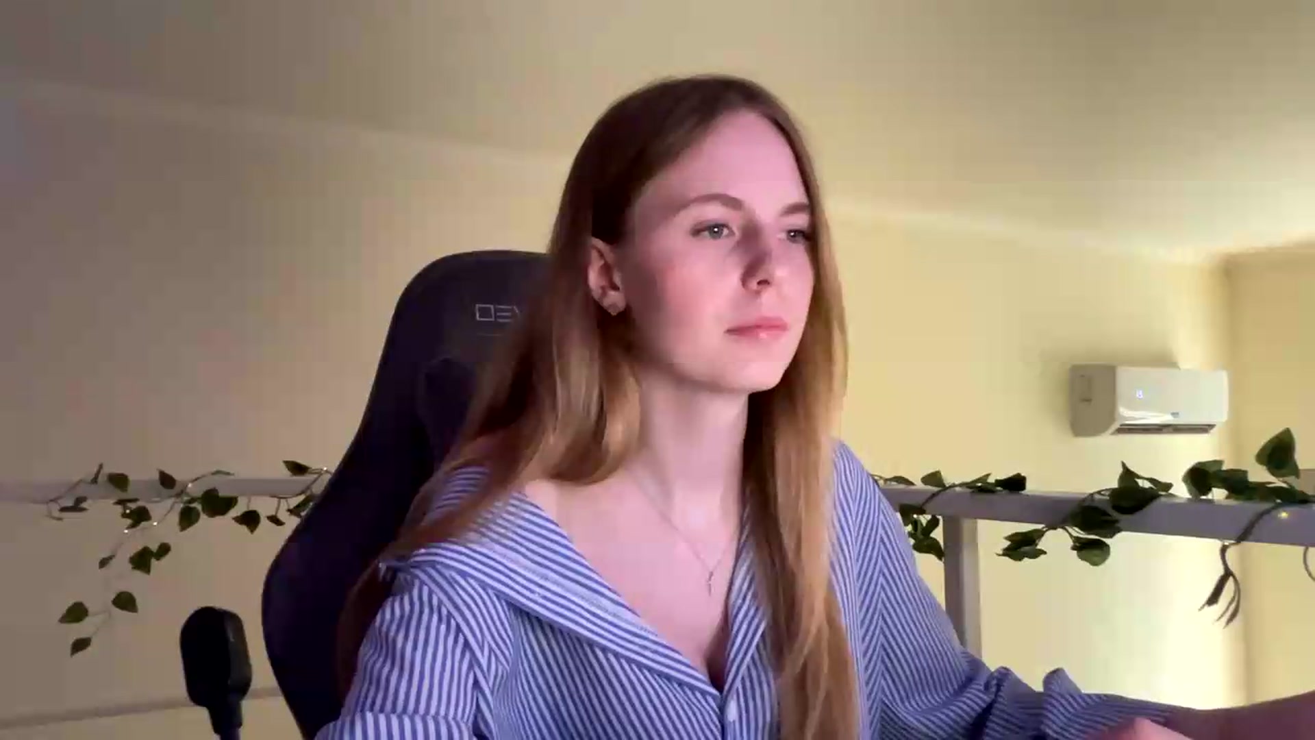 Gallery image thumbnail from SelinaMynx's myfreecams stream on, 06/23/2026, 14:02 image 14 of 20