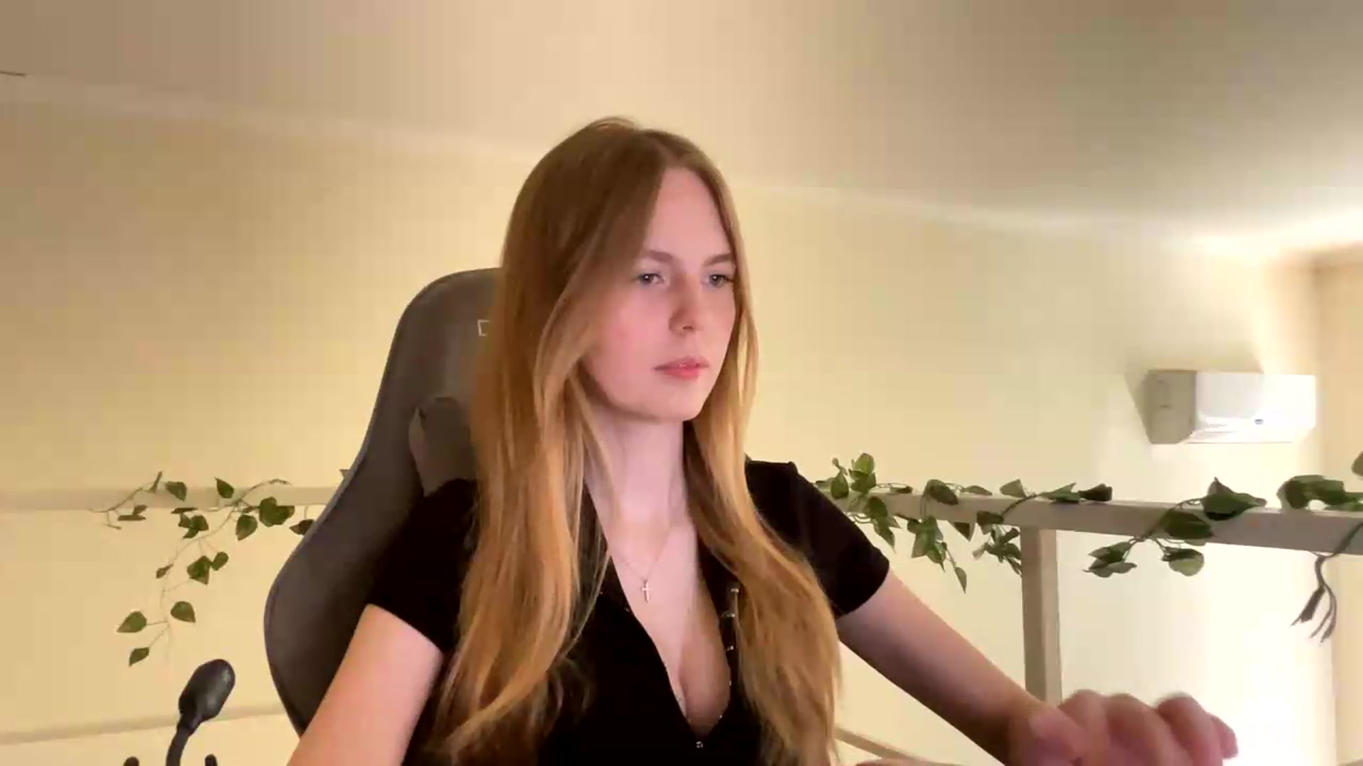 Gallery image thumbnail from SelinaMynx's myfreecams stream on, 06/24/2026, 08:35 image 13 of 20