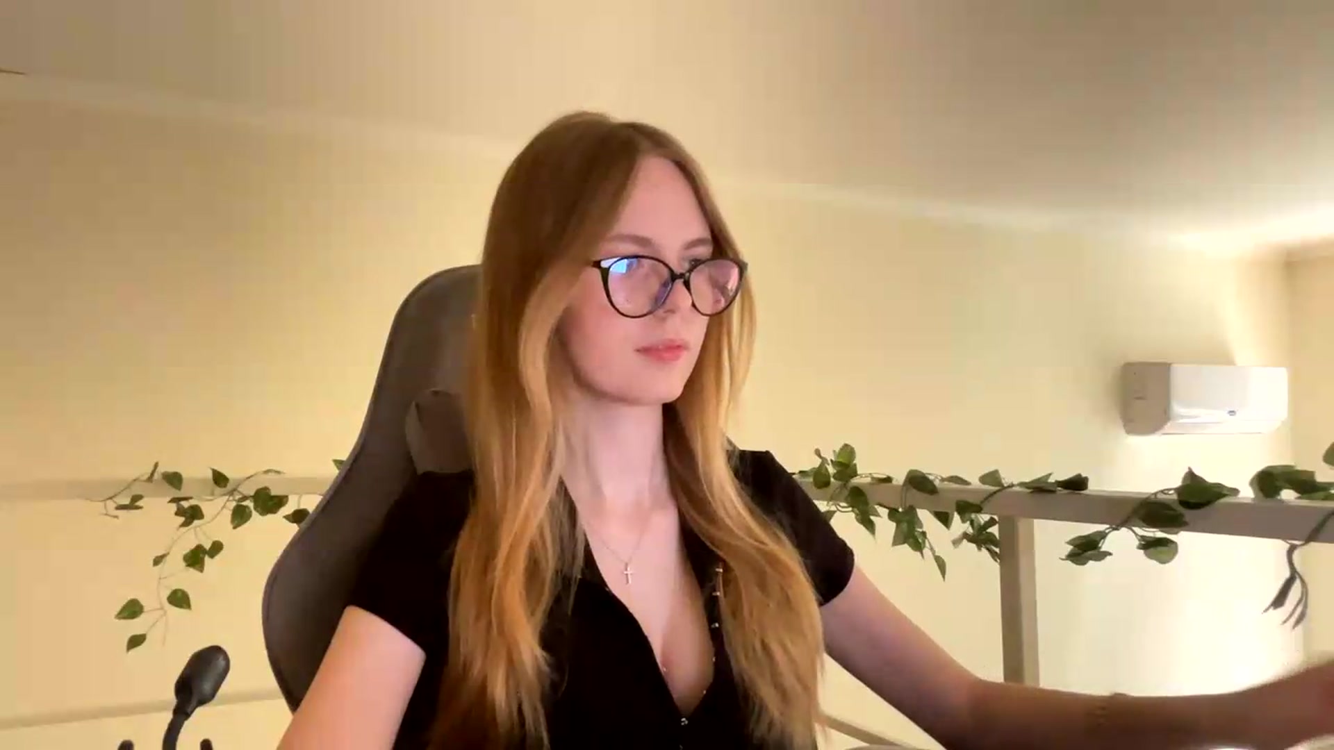 Gallery image thumbnail from SelinaMynx's myfreecams stream on, 06/24/2026, 08:35 image 6 of 20