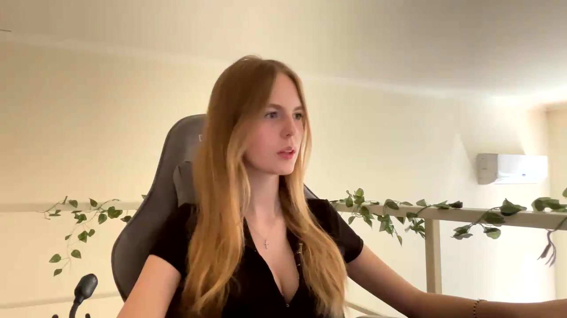 Gallery image thumbnail from SelinaMynx's myfreecams stream on, 06/24/2026, 08:35 image 18 of 20