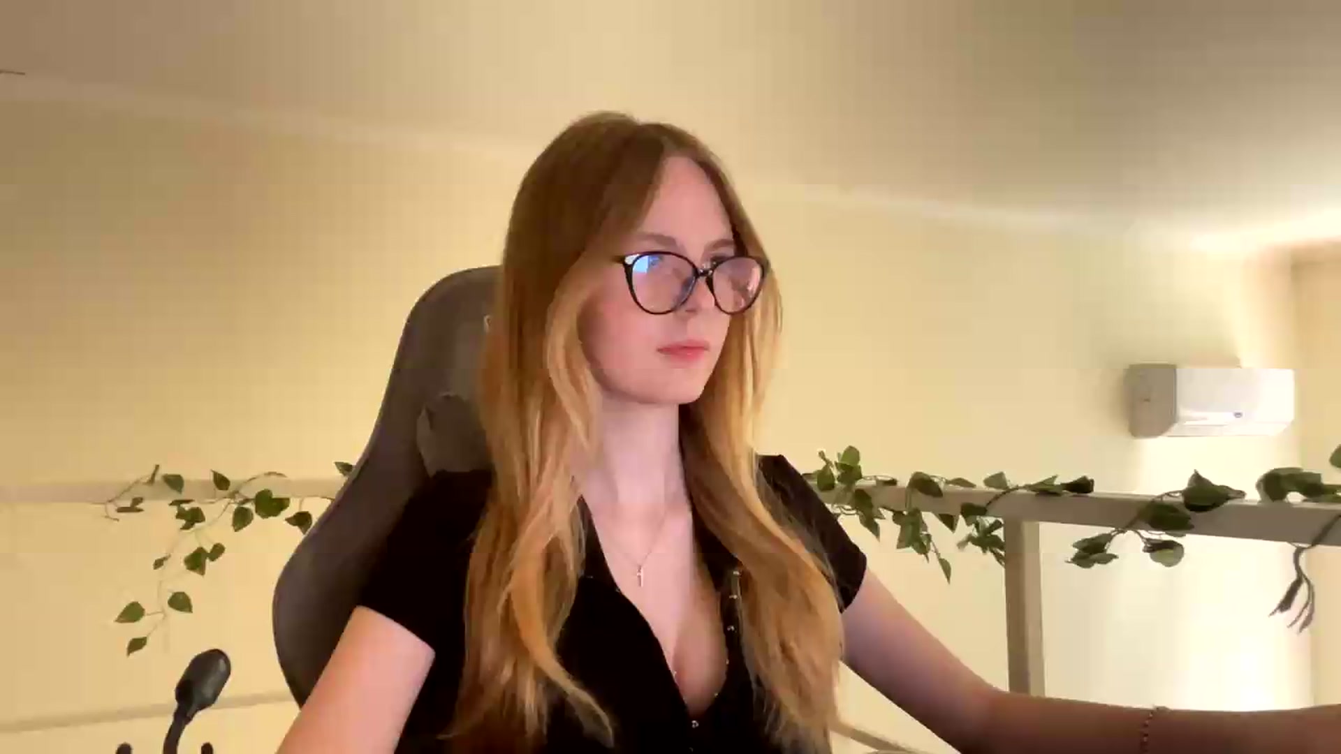 Gallery image thumbnail from SelinaMynx's myfreecams stream on, 06/24/2026, 08:35 image 1 of 20