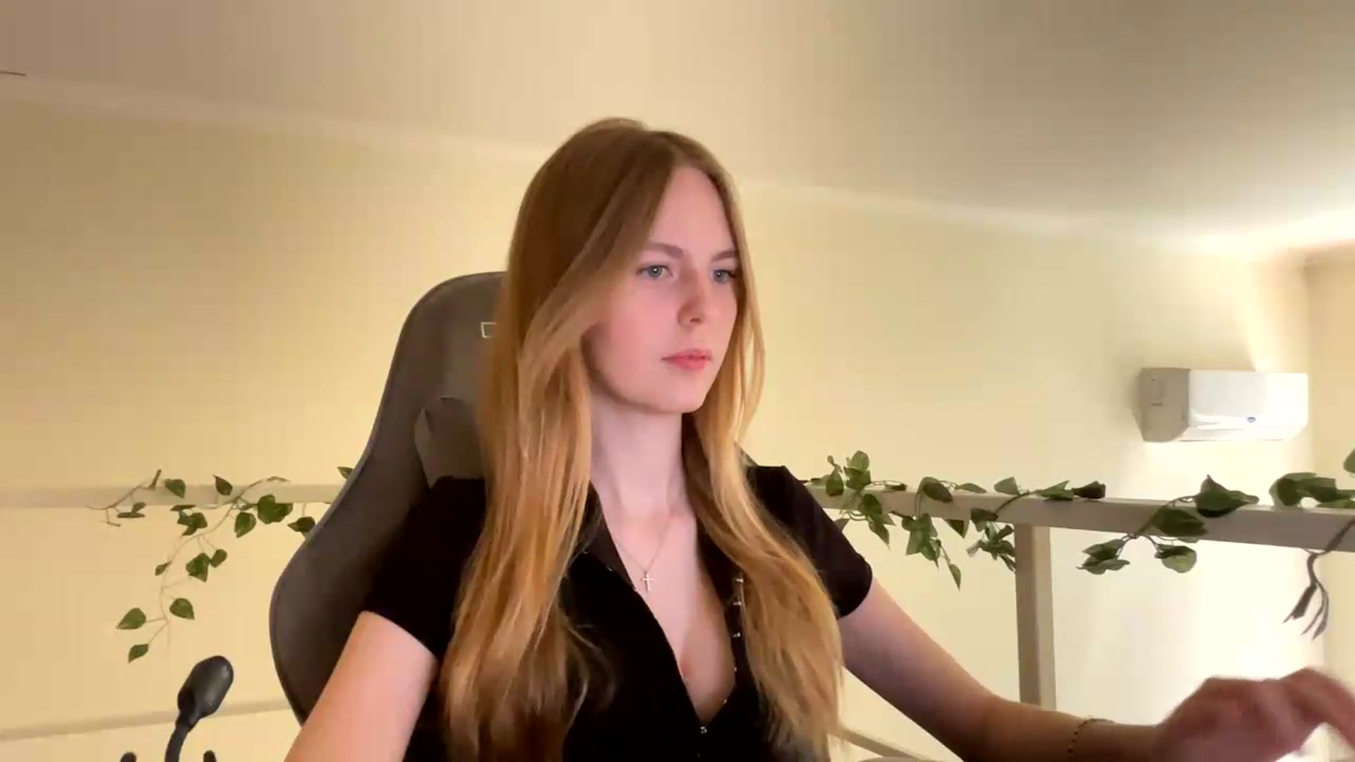 Gallery image thumbnail from SelinaMynx's myfreecams stream on, 06/24/2026, 08:35 image 7 of 20