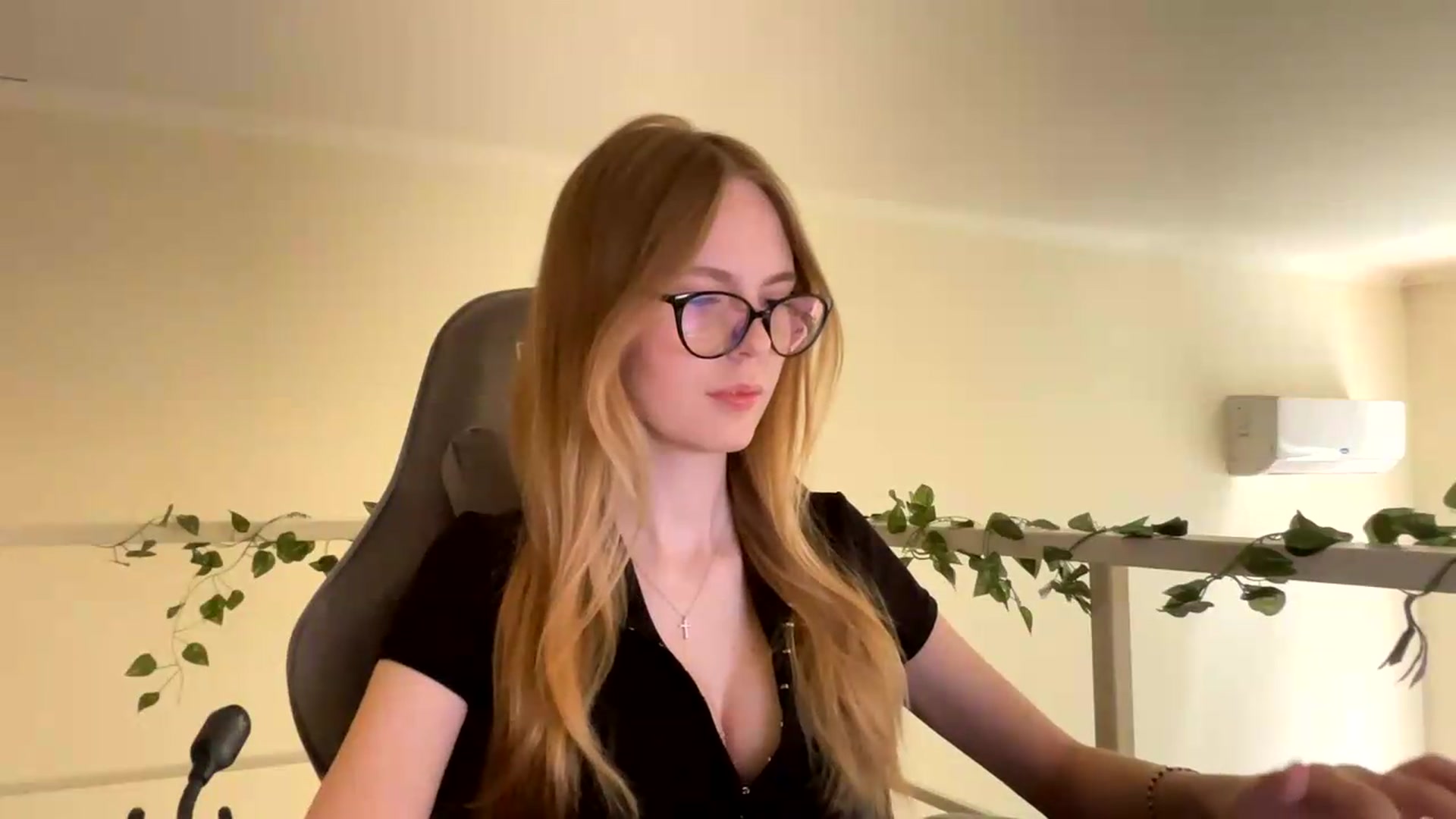 Gallery image thumbnail from SelinaMynx's myfreecams stream on, 06/24/2026, 08:35 image 3 of 20