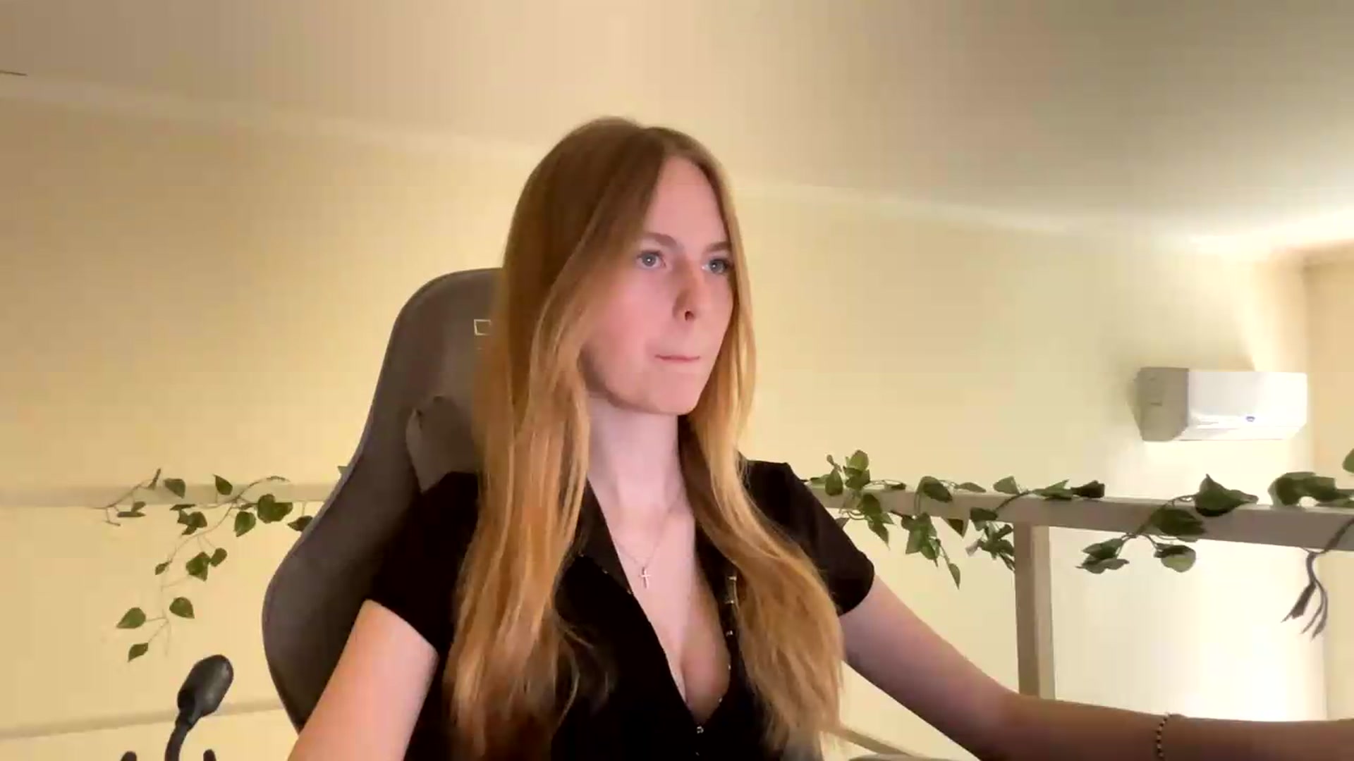 Gallery image thumbnail from SelinaMynx's myfreecams stream on, 06/24/2026, 08:35 image 9 of 20