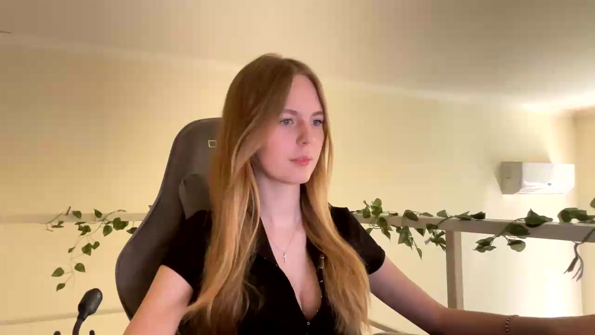 Gallery image thumbnail from SelinaMynx's myfreecams stream on, 06/24/2026, 08:35 image 11 of 20