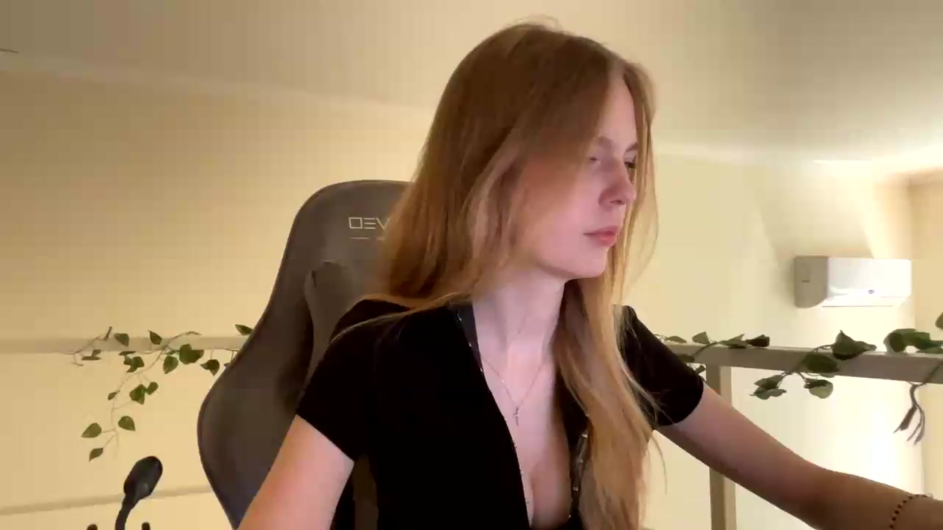 Gallery image thumbnail from SelinaMynx's myfreecams stream on, 06/24/2026, 08:35 image 20 of 20